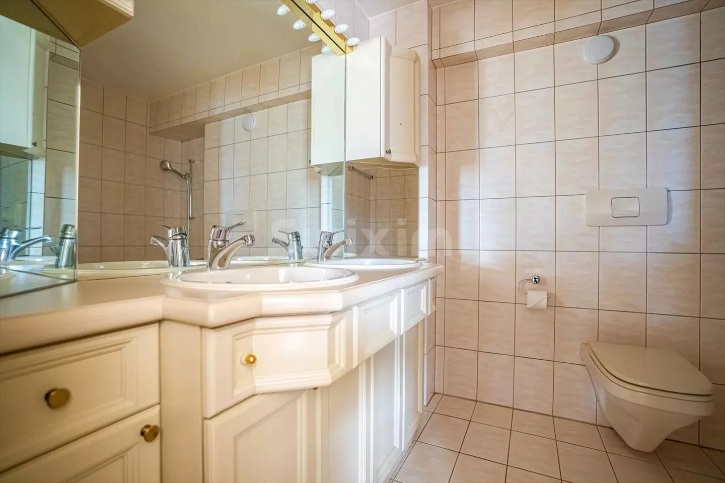 Duplex-Wohnung 5.5 Zimmer mit Balkonen! - Foto 8 di 11
