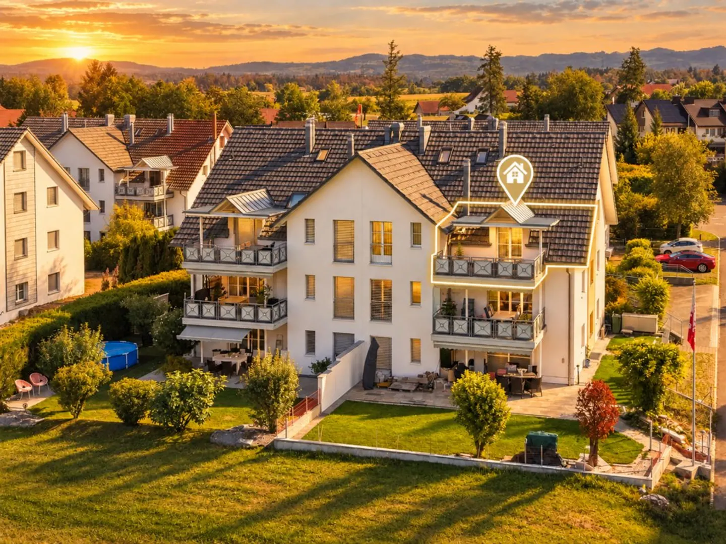 Living with a View - Charming 4.5-Room Duplex Apartment with Wooden Ambiance and View of Pfannenstiel - Photo 1 of 15