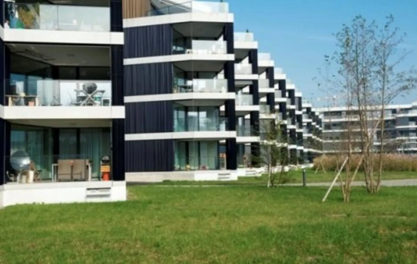 Modern 4.5-room apartment with balcony and garage - Photo 1 of 4