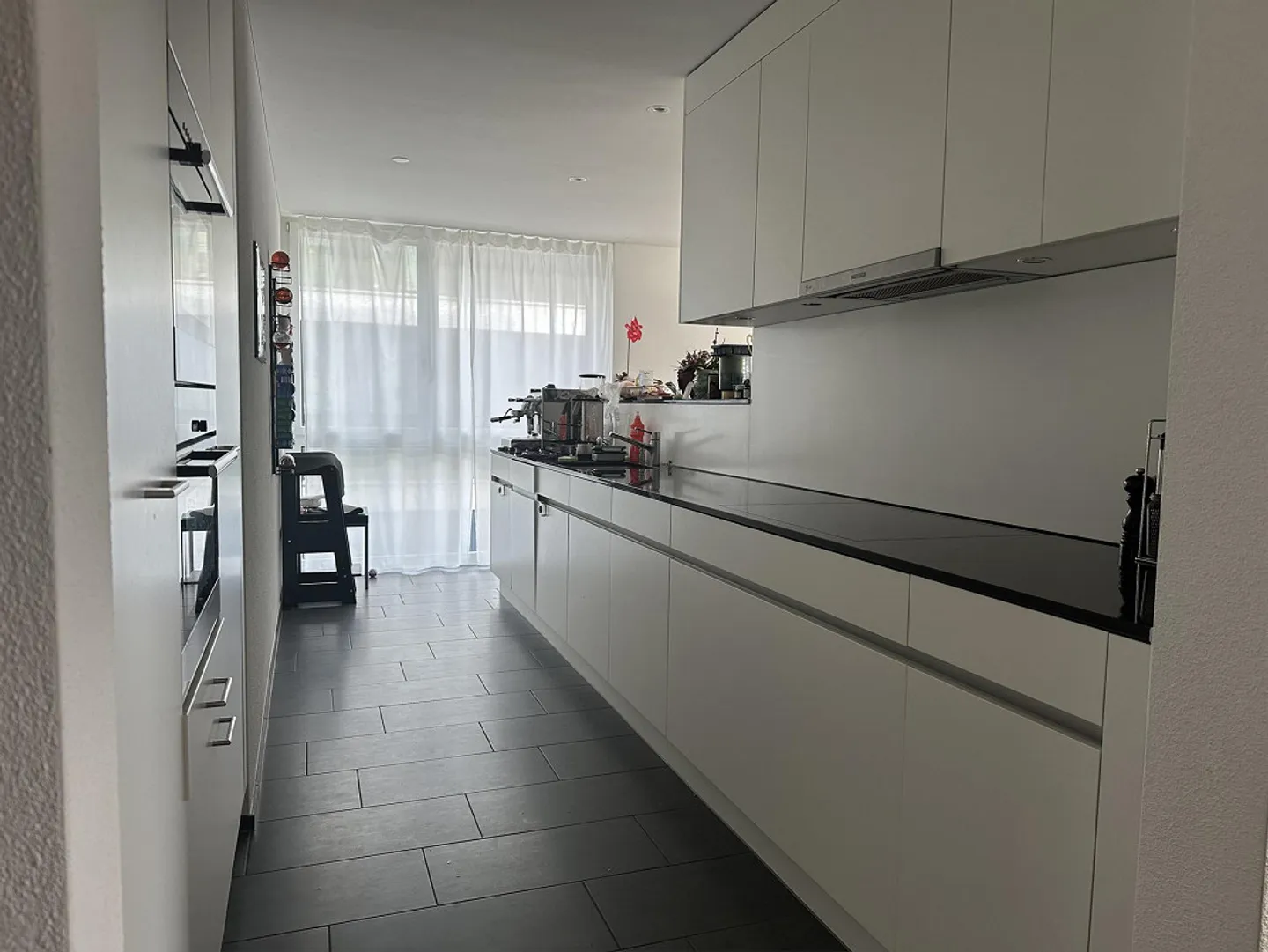 Modern 4.5-room apartment with balcony and garage - Photo 3 of 4