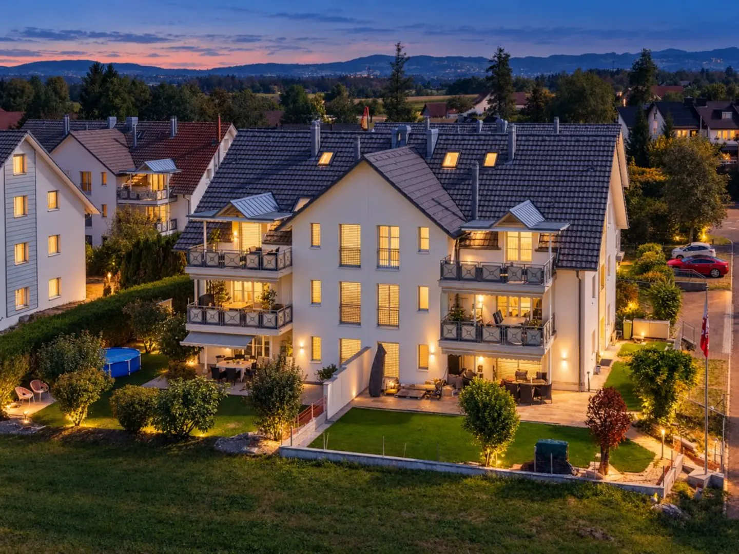 Living with a View - Charming 4.5-Room Duplex Apartment with Wooden Ambiance and View of Pfannenstiel - Photo 15 of 15