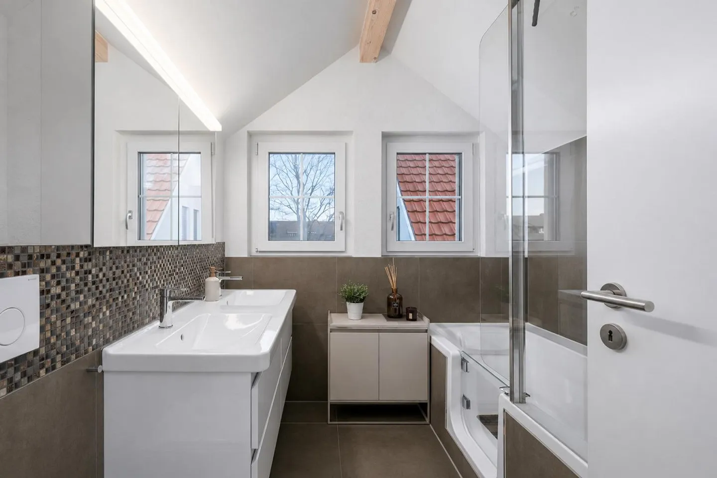 Modern Living – Bright, Spacious and Central - Photo 4 of 7