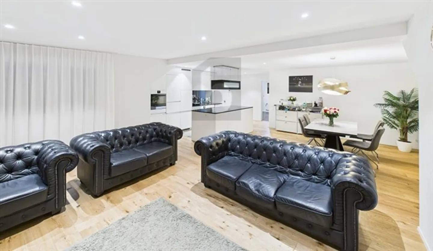 MODERN, QUIET AND FAMILY FRIENDLY - Photo 3 of 6