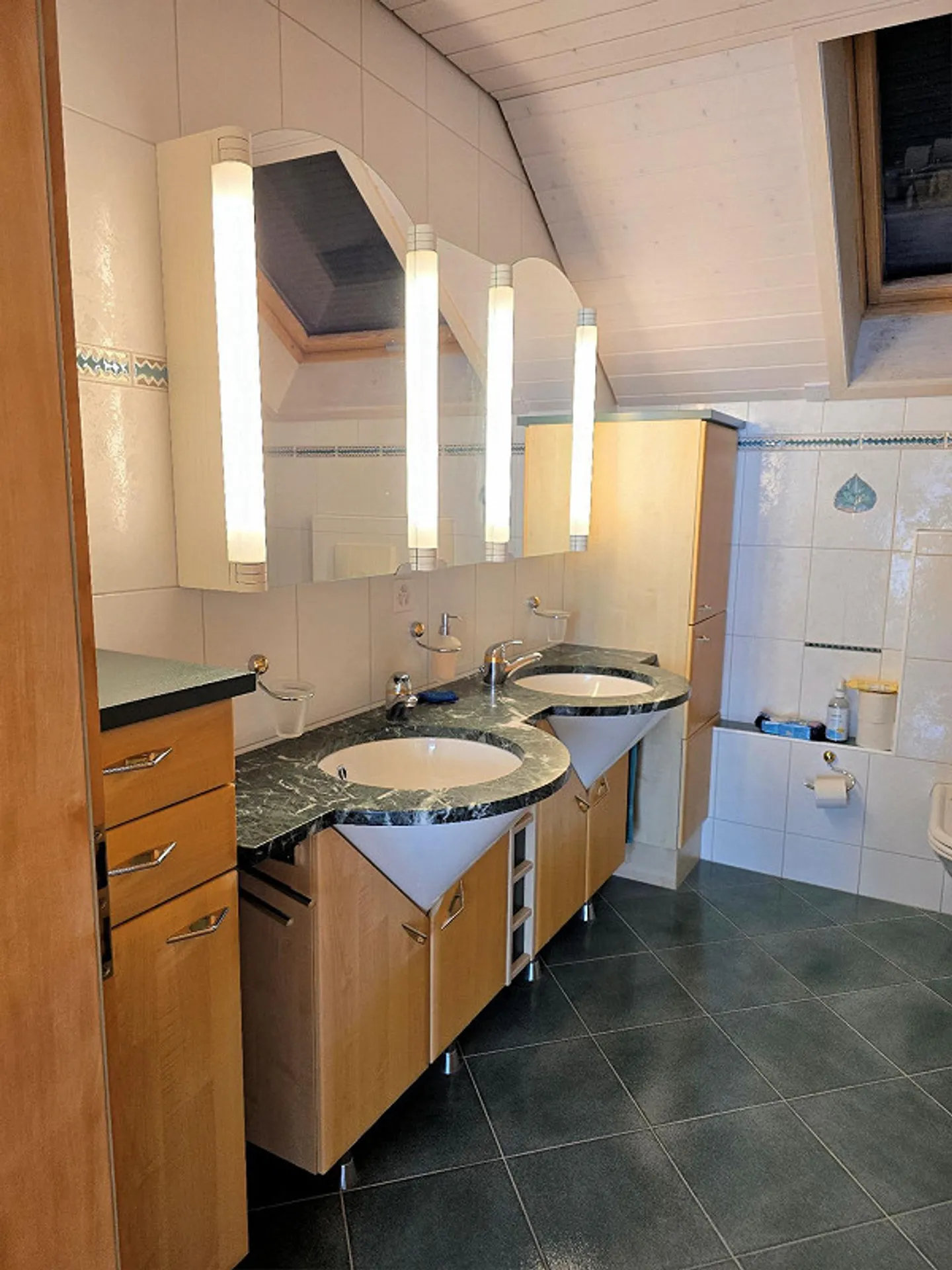 Attraktives 6 1/2 Z.-EFH mit Einliegerwohnung und schöner Aussicht - Foto 12 von 14