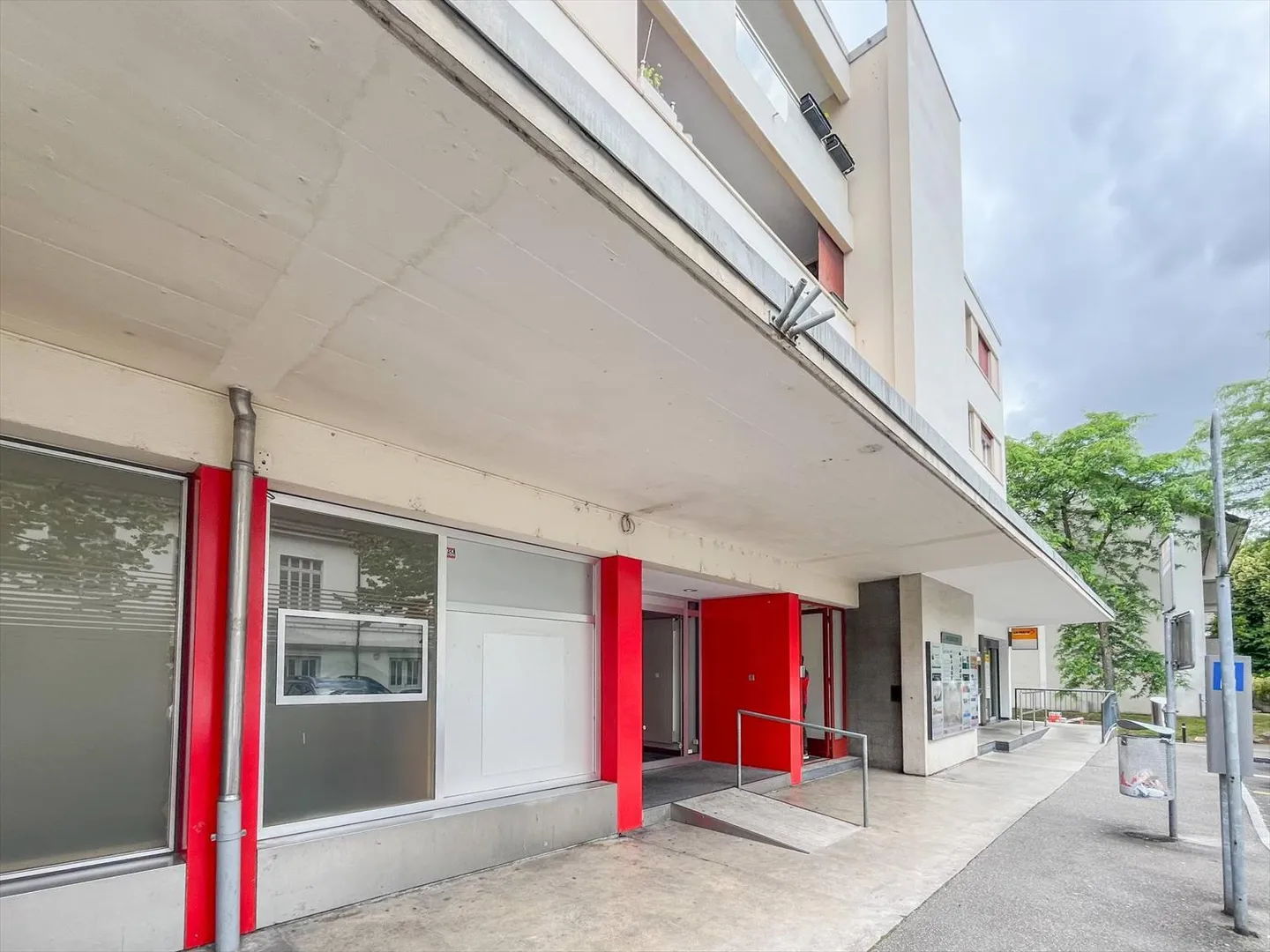 Bureau / Arcade 254m2 à Meyrin au pied du tram - Photo 1 sur 11