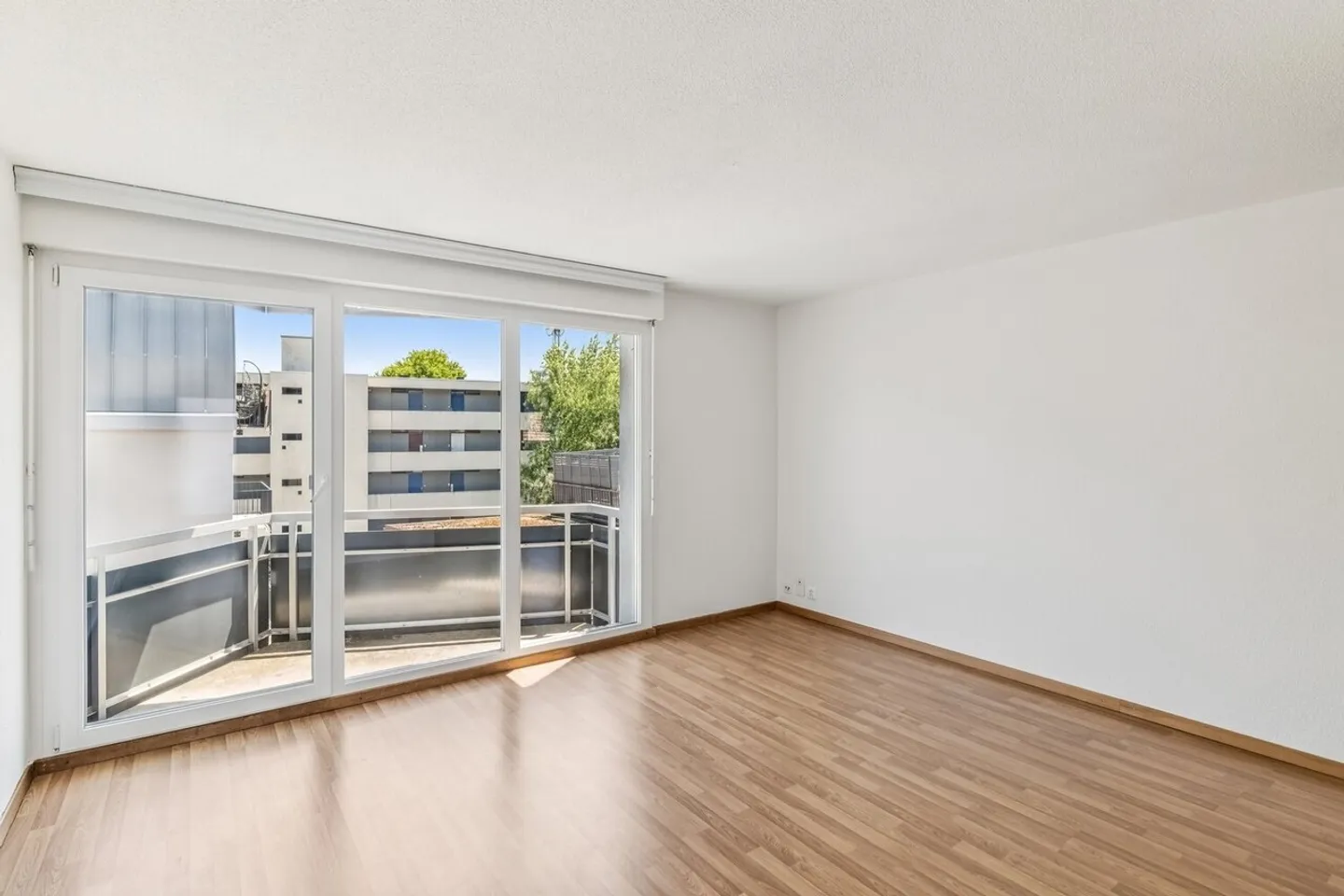 Ideal location - renovated - balcony - Photo 2 of 7