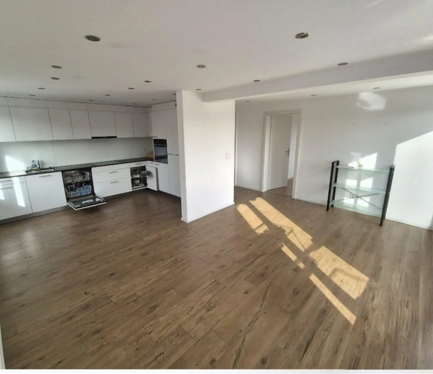 Renovated 4.5 Room Apartment - Photo 1 of 5