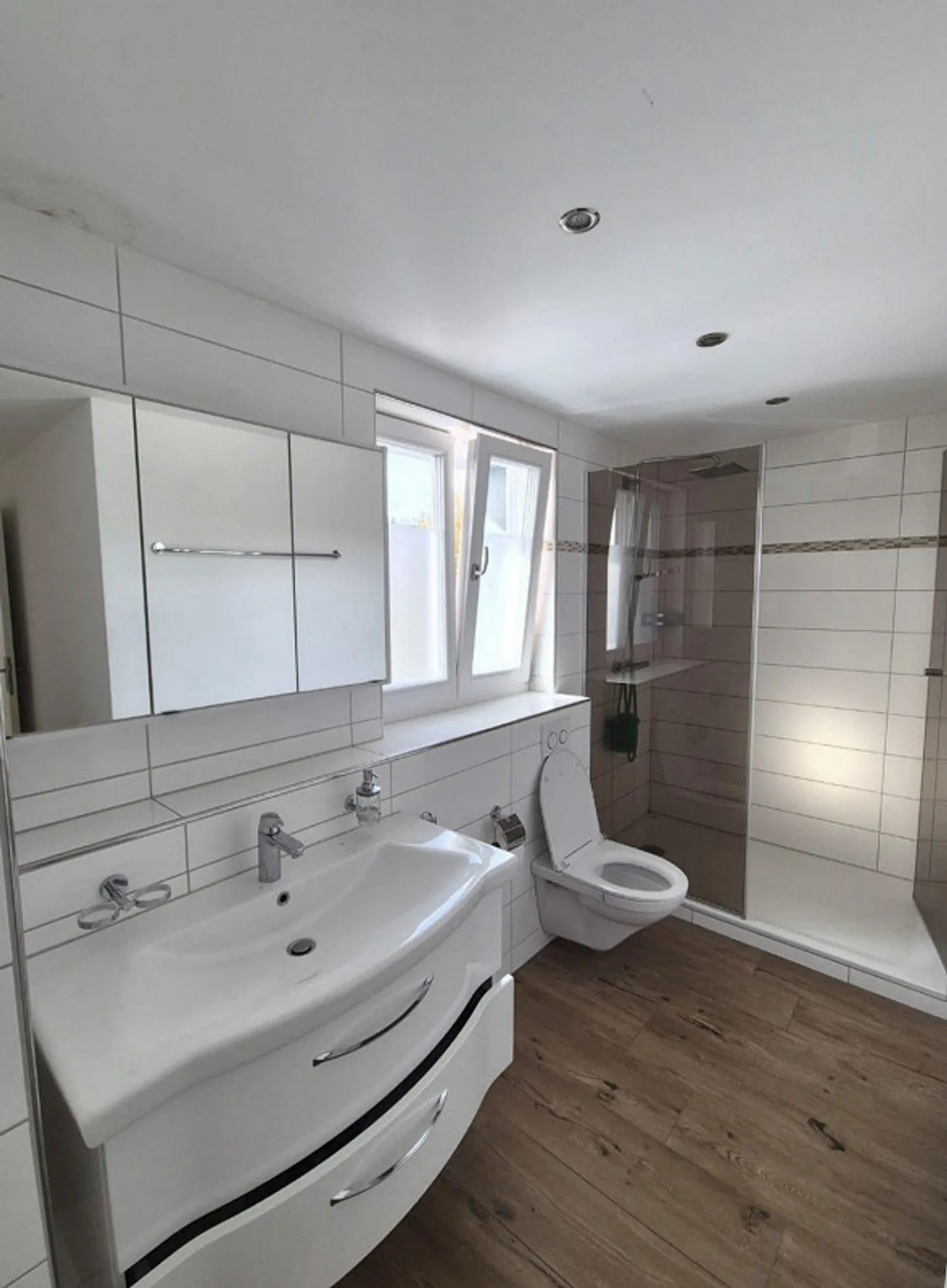 Renovated 4.5 Room Apartment - Photo 2 of 5