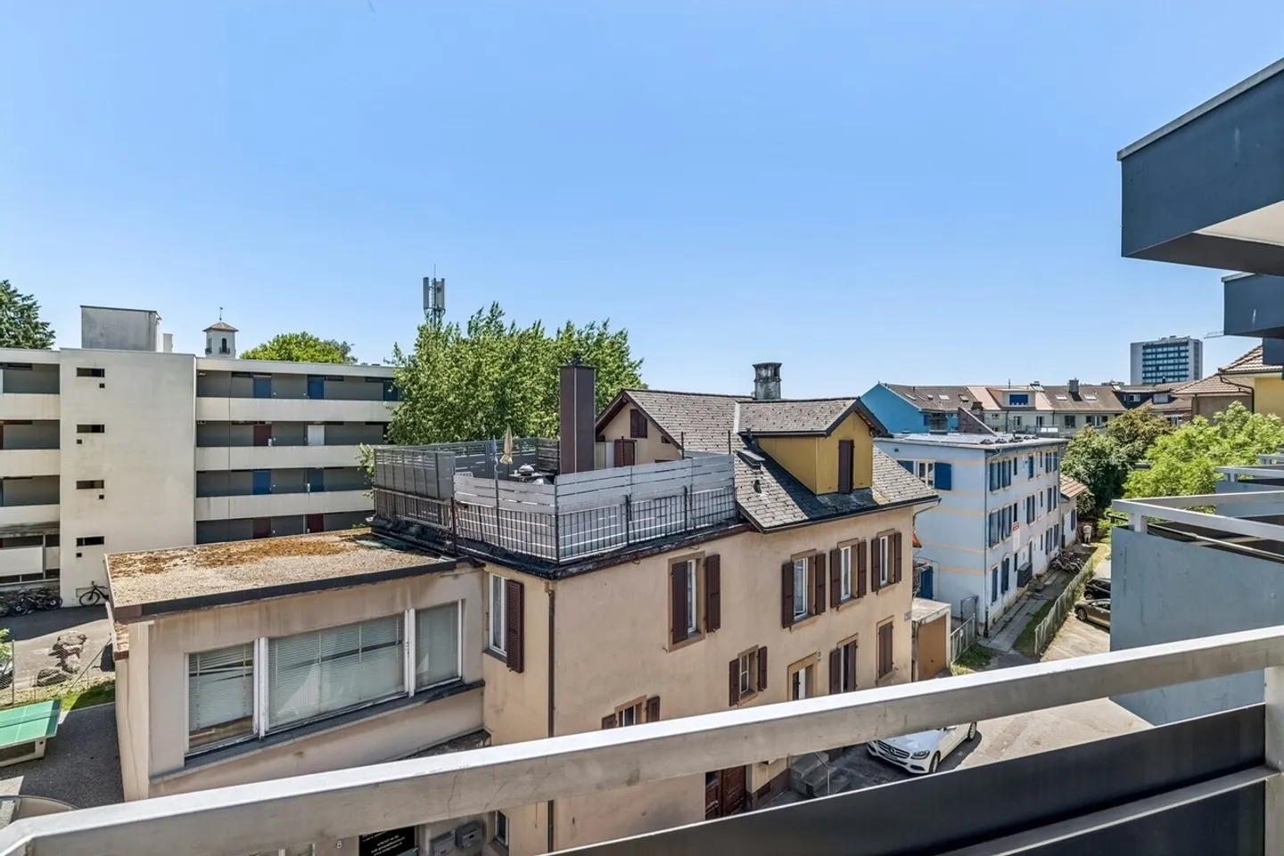 Ideal location - renovated - balcony - Photo 7 of 7