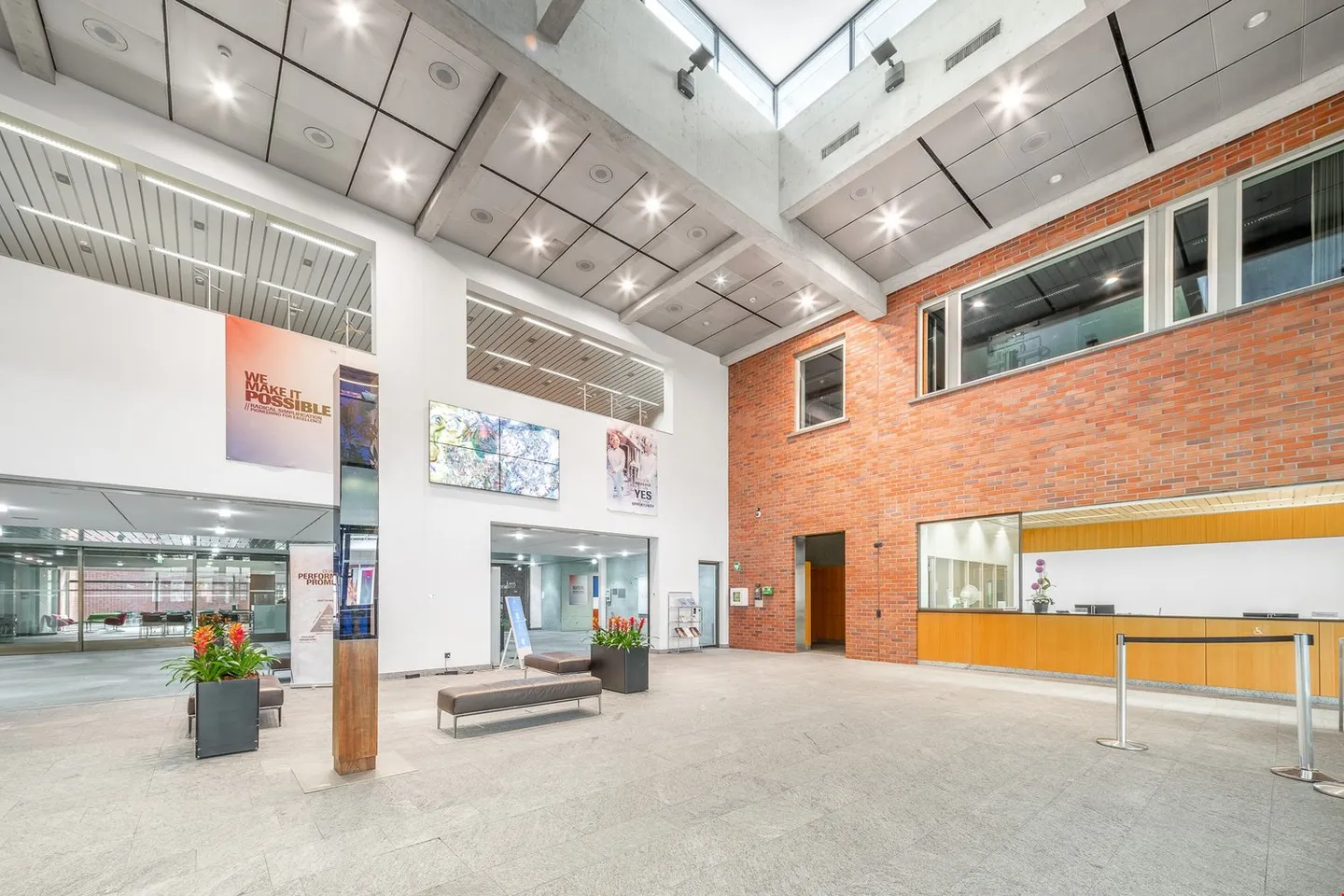 VIA Basilea - direttamente alla stazione ferroviaria di Basilea SBB - Foto 3 di 11