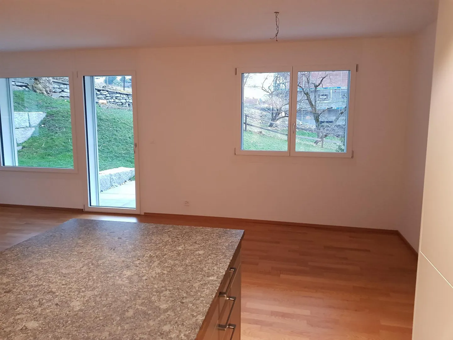Appartement moderne de 4,5 pièces avec balcon - Photo 3 sur 13