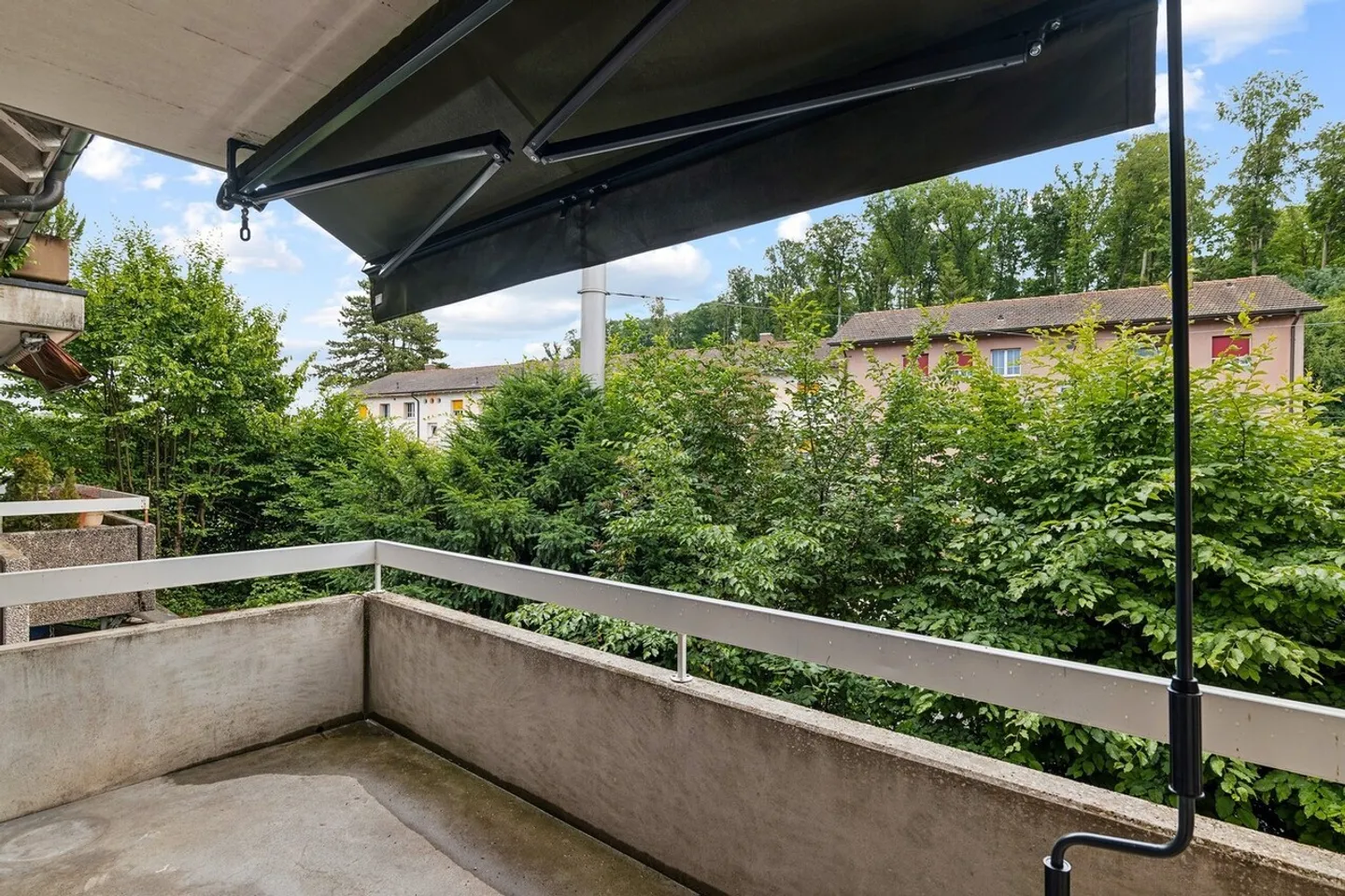 Spacious Layout - Fireplace - Balcony - Ideal Location! - Photo 3 of 9