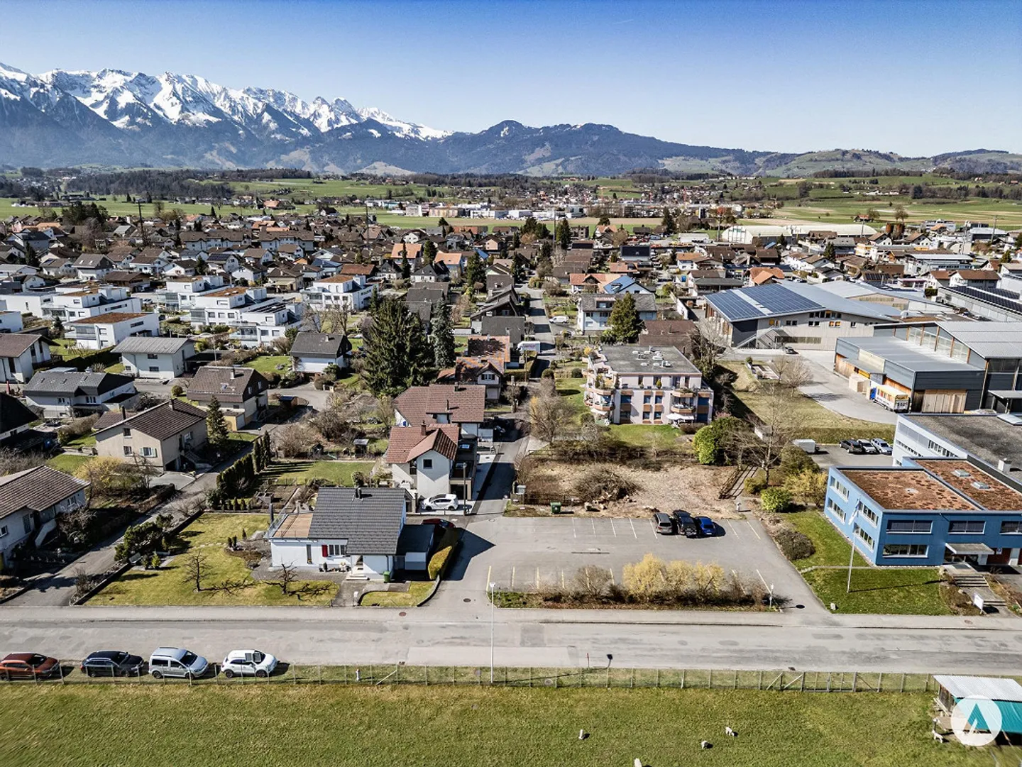 Terreno con progetto di costruzione approvato - Foto 1 di 13