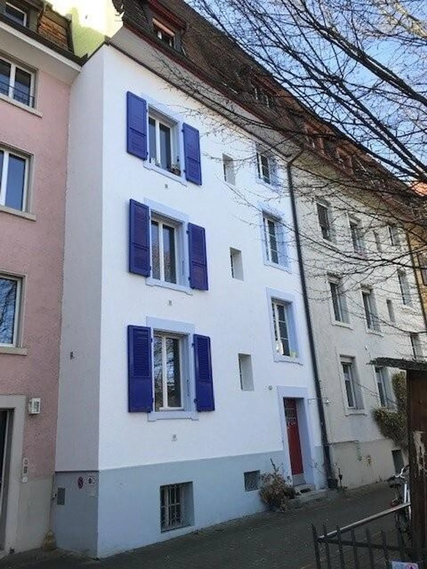 Temporary living in a 2-room old building apartment - Photo 1 of 11