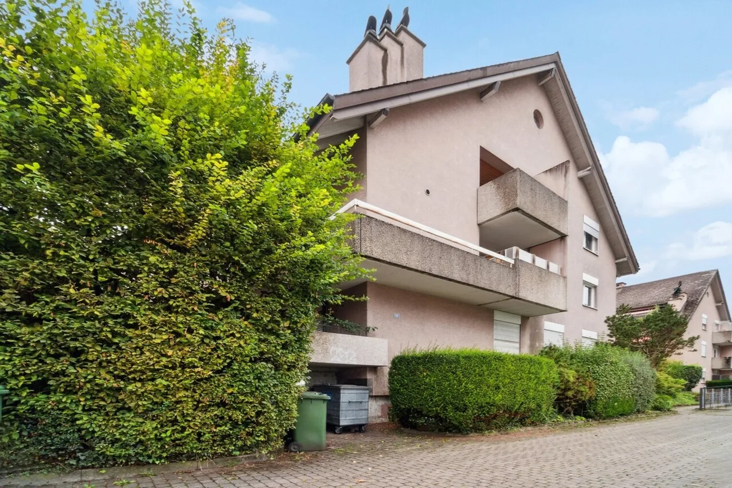 Spacious Layout - Fireplace - Balcony - Ideal Location! - Photo 9 of 9