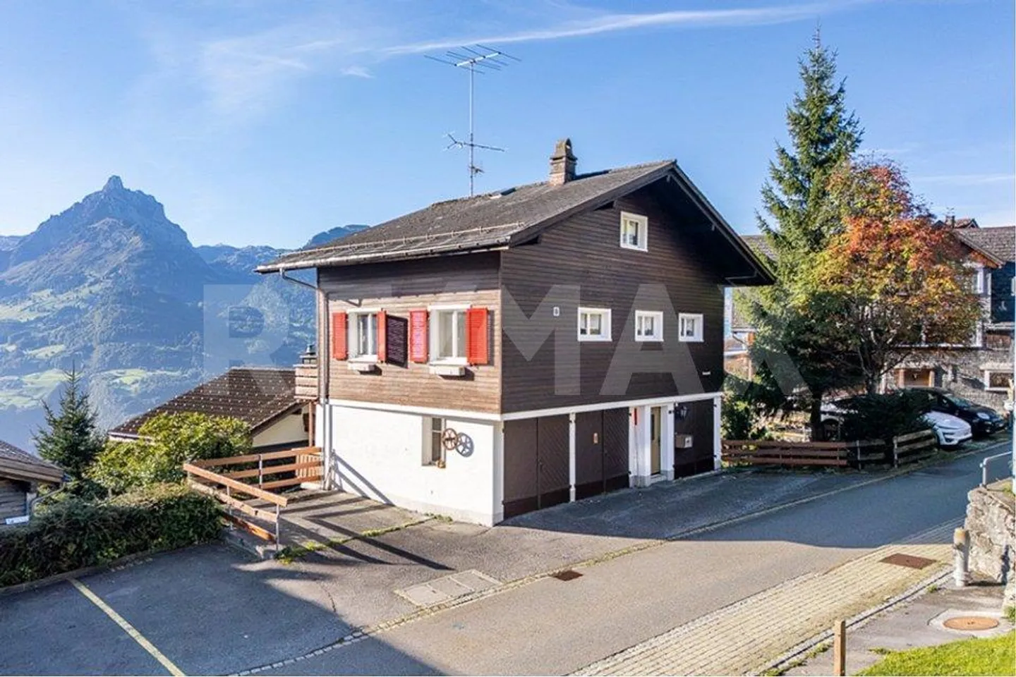 Casa unifamiliare in una bella zona residenziale - Foto 1 di 13