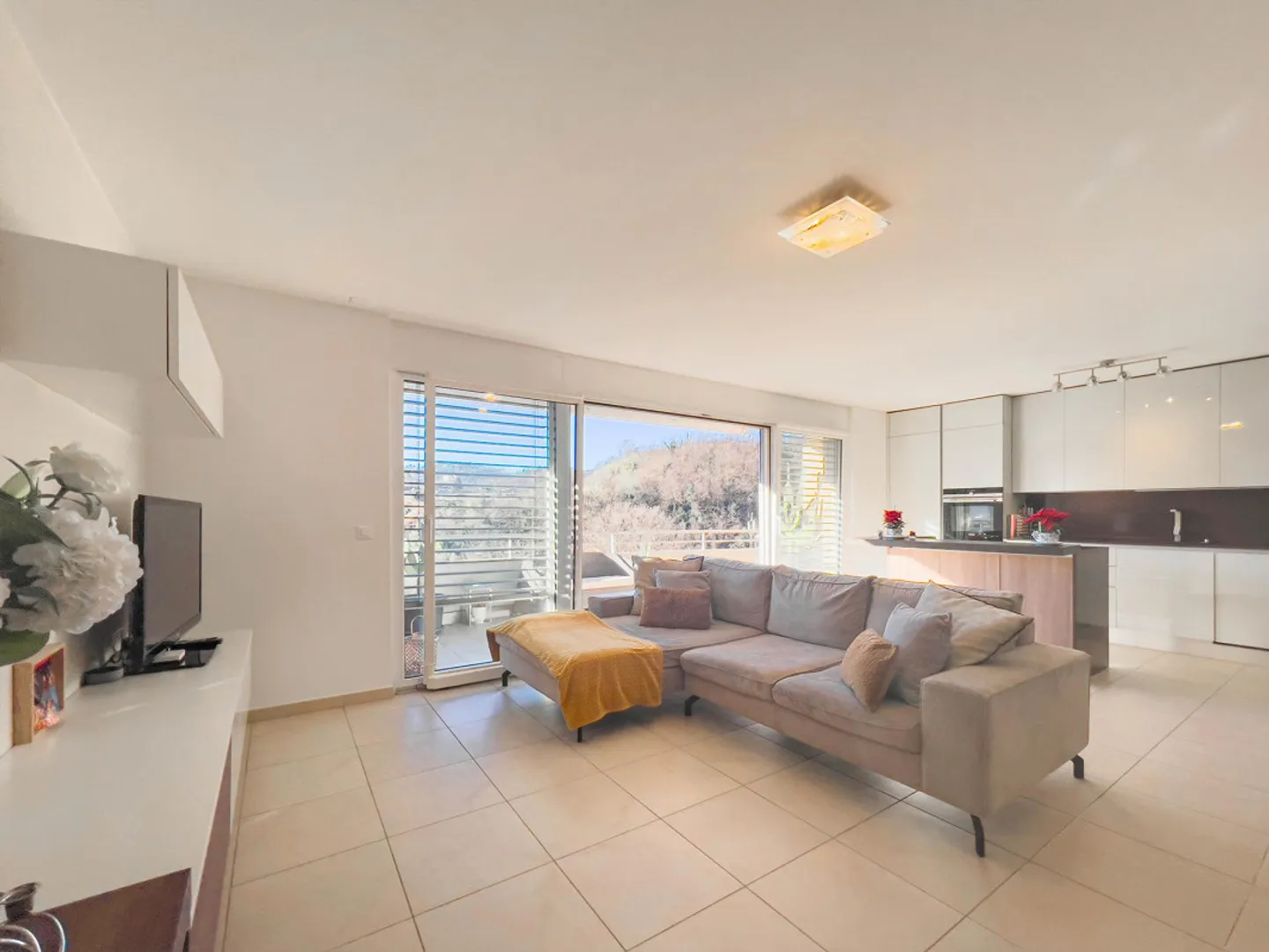 Spacious and modern 3.5-room apartment in Pazzallo - Photo 1 of 8