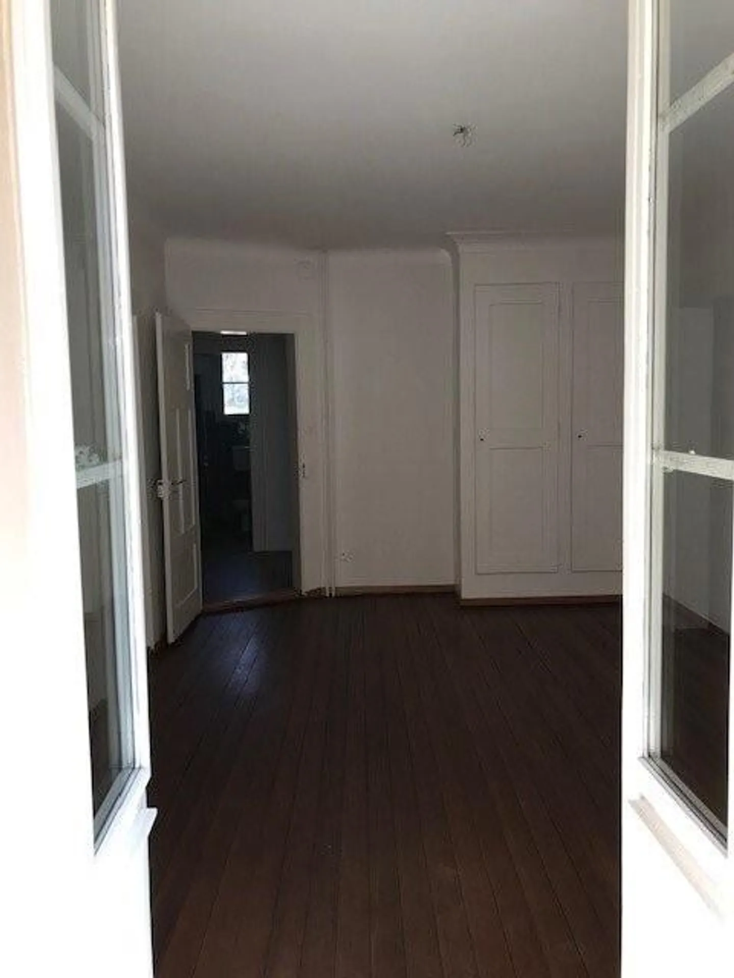 Temporary living in a 2-room old building apartment - Photo 8 of 11