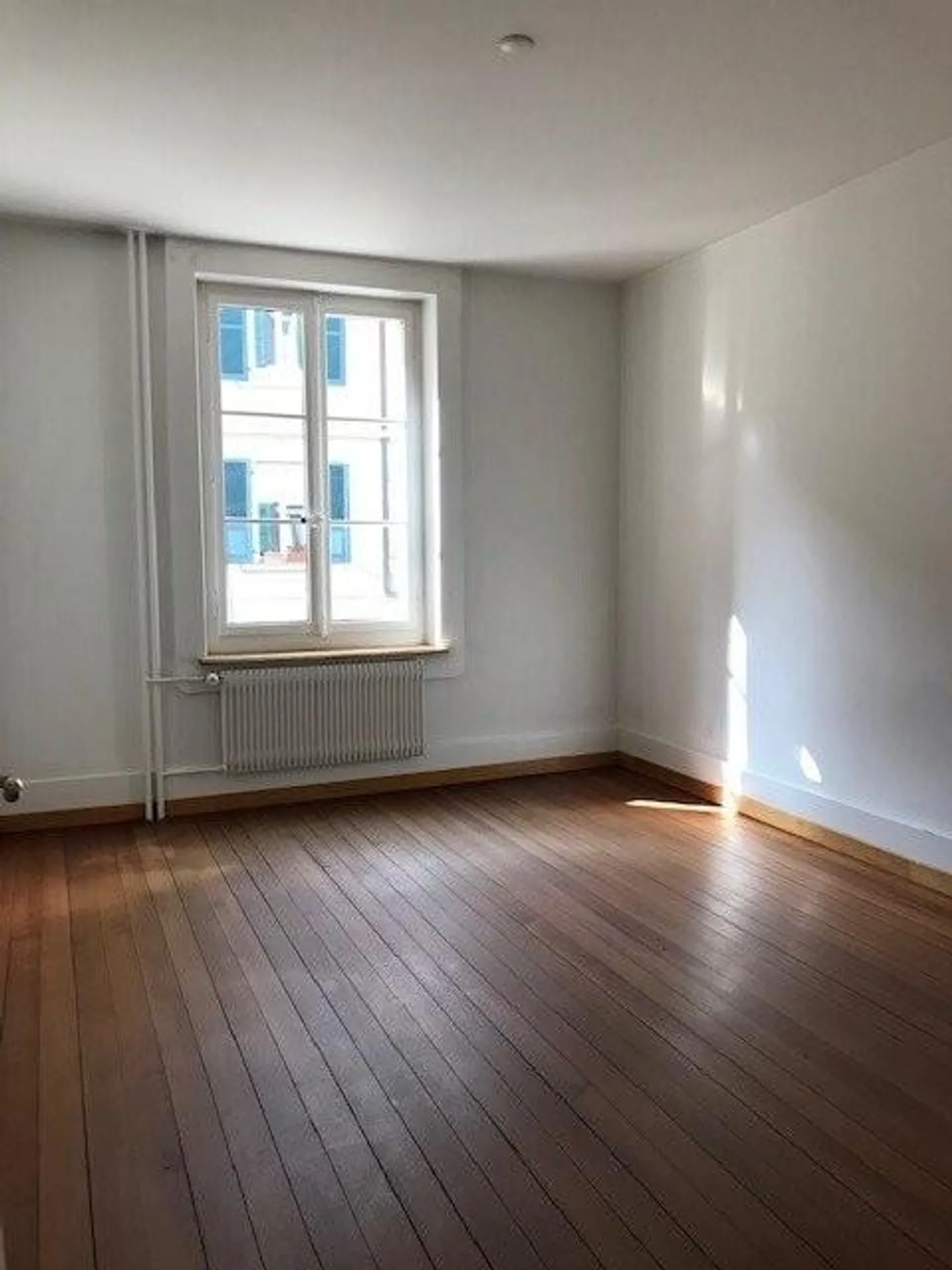 Temporary living in a 2-room old building apartment - Photo 9 of 11