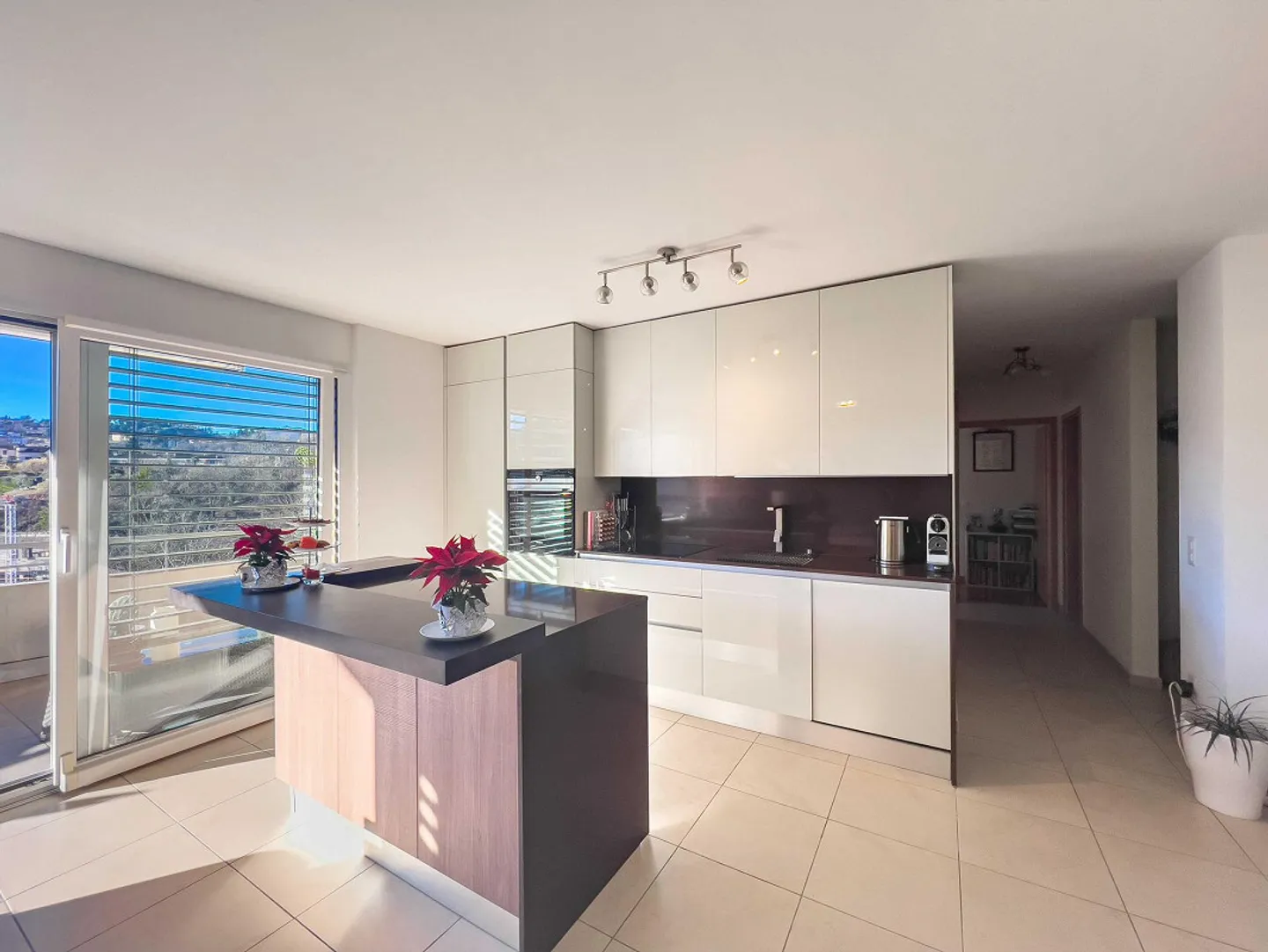 Spacious and modern 3.5-room apartment in Pazzallo - Photo 2 of 8