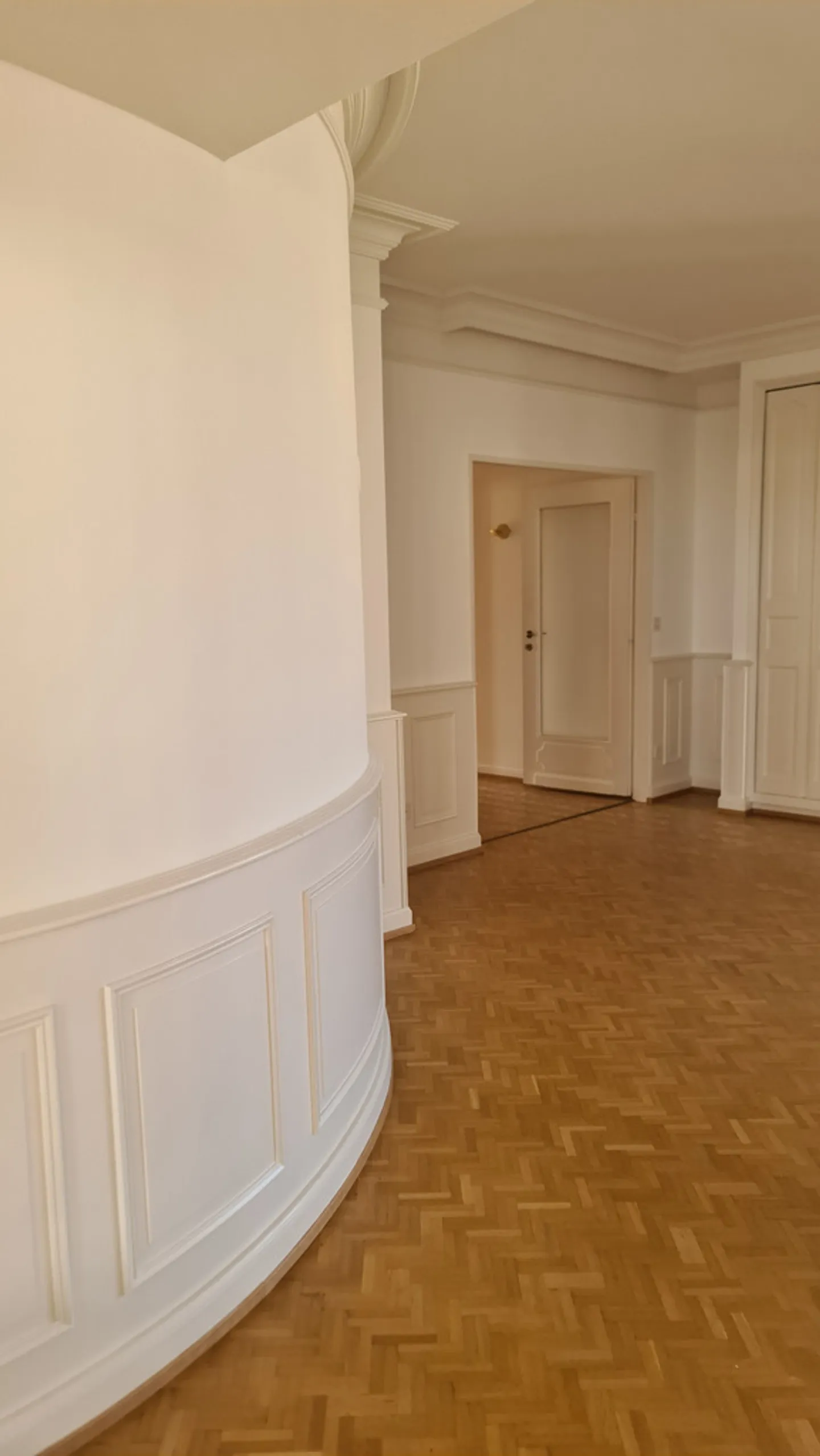 Appartamento straordinario di 8 stanze con vista sulla fontana - Foto 5 di 9