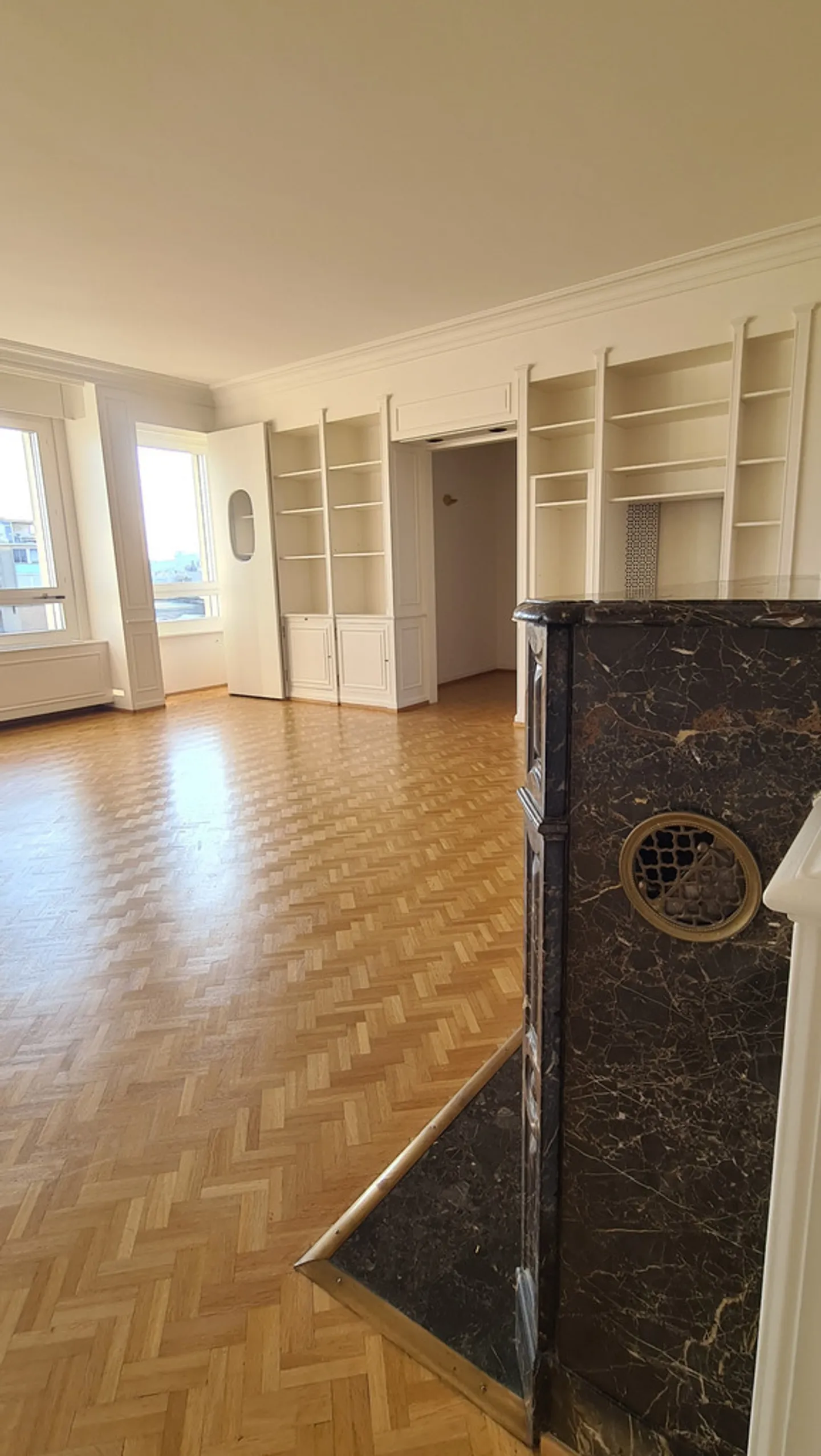 Appartamento straordinario di 8 stanze con vista sulla fontana - Foto 6 di 9
