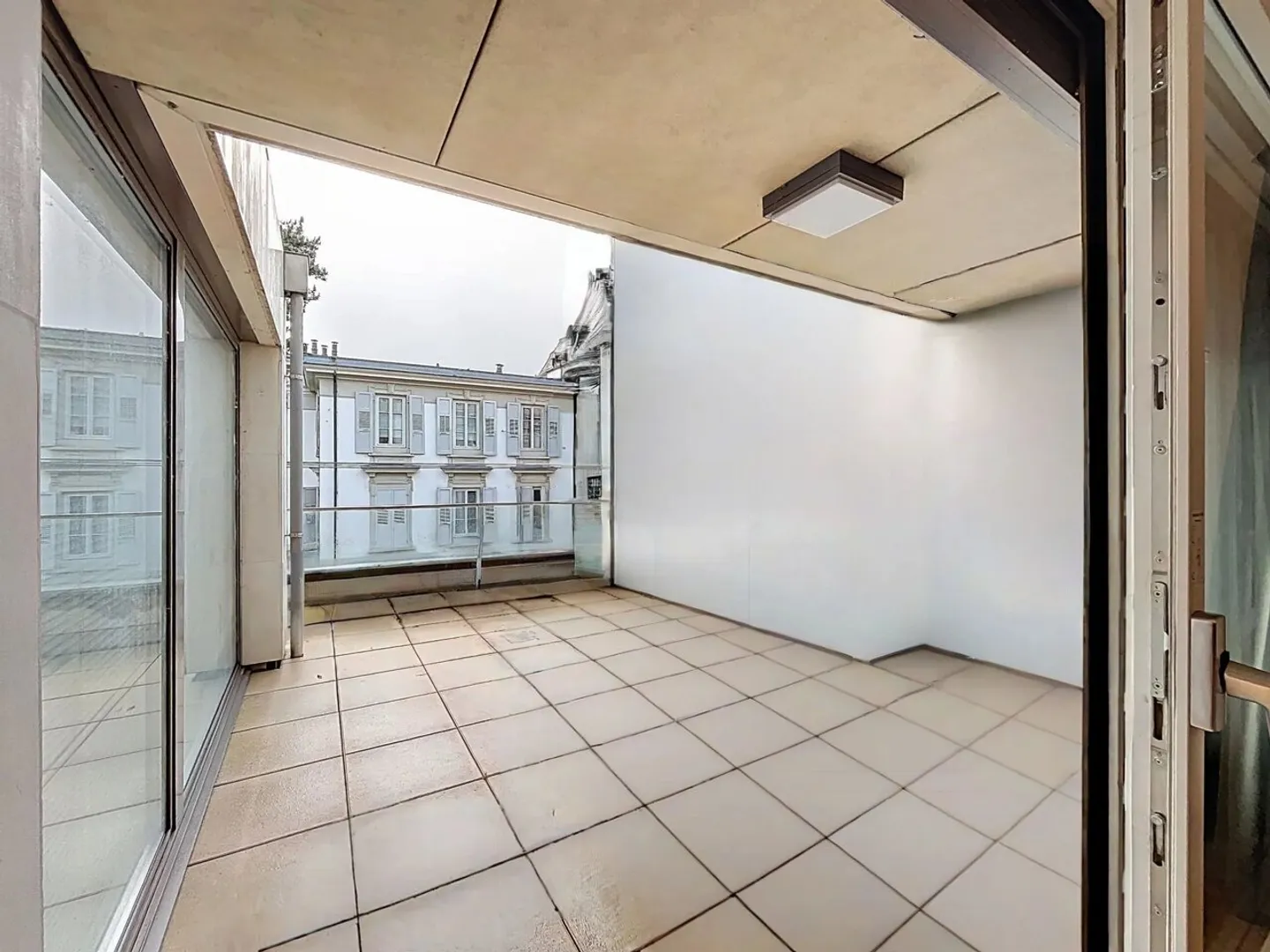 Appartement Charmant avec Vue sur le Lac - Photo 4 sur 12