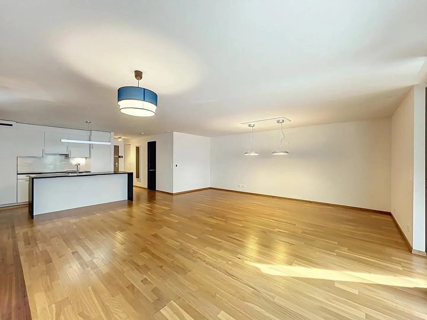 Appartement Charmant avec Vue sur le Lac - Photo 9 sur 12