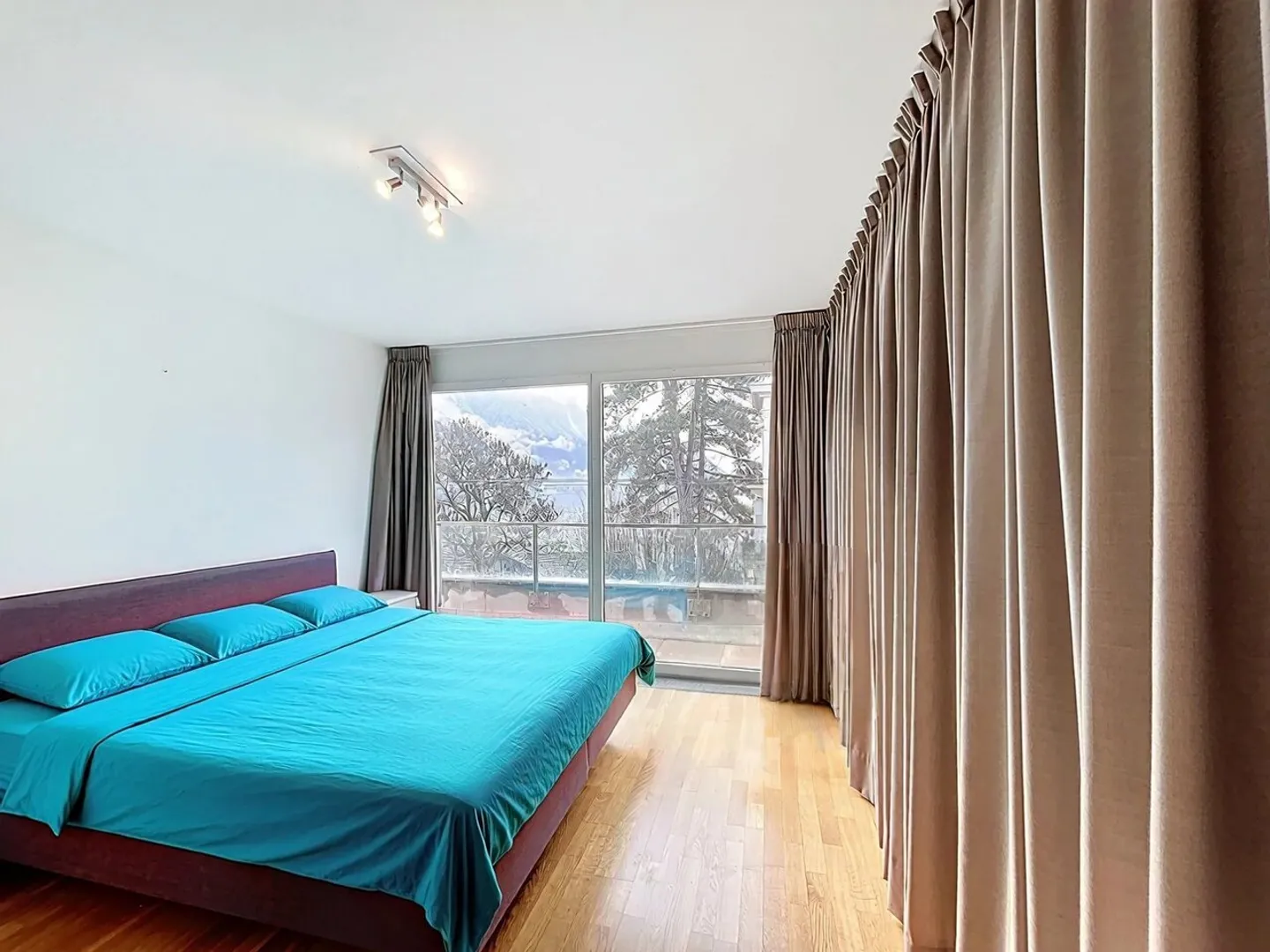 Appartement Charmant avec Vue sur le Lac - Photo 10 sur 12