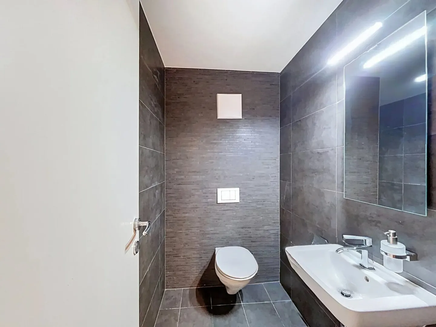 Appartement Charmant avec Vue sur le Lac - Photo 7 sur 12