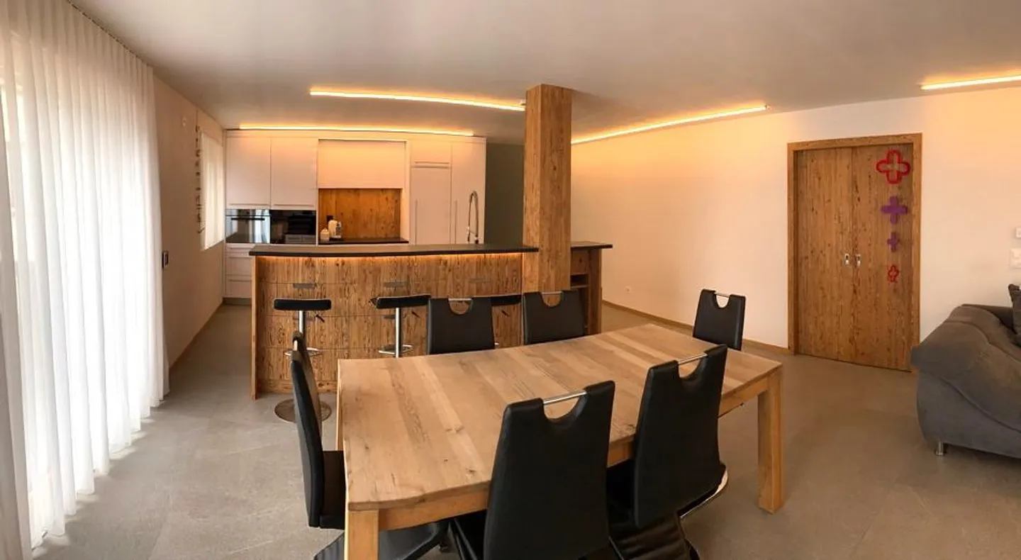 Exclusive 5.5-room apartment in Sent. Living with mountain panorama. - Photo 1 of 9