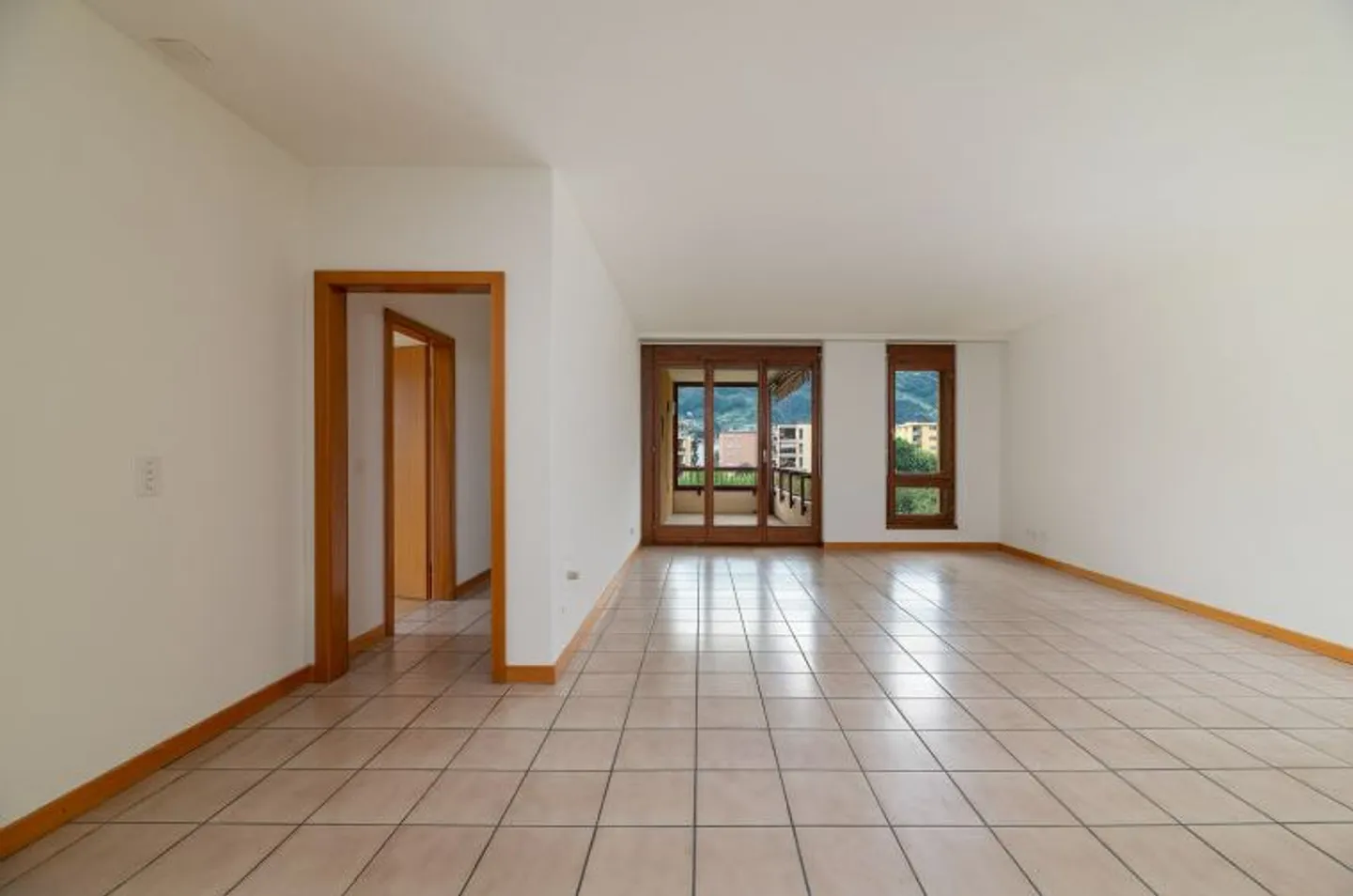 Appartamento spazioso in posizione centrale - Foto 2 di 7