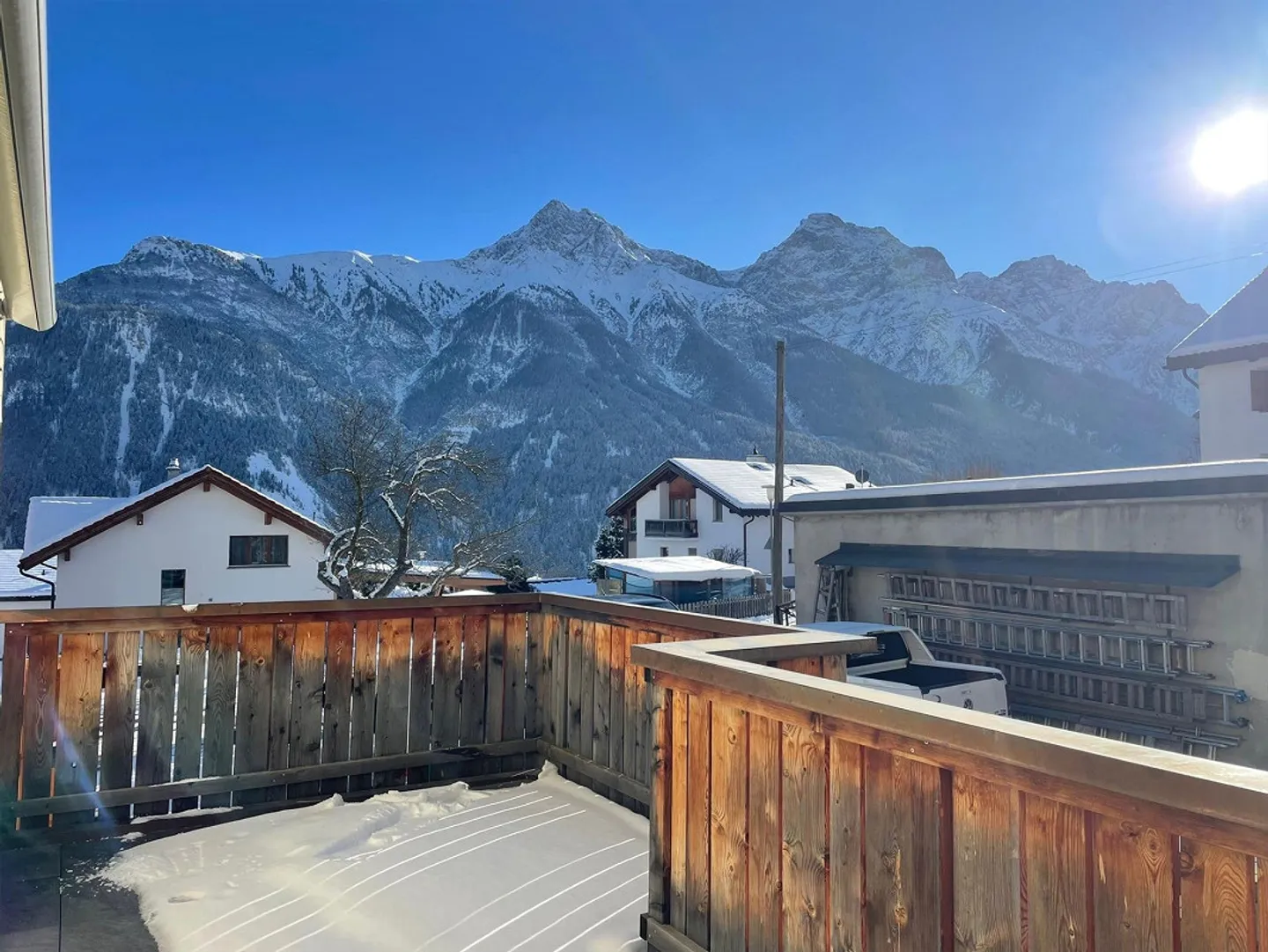 Exclusive 5.5-room apartment in Sent. Living with mountain panorama. - Photo 6 of 9