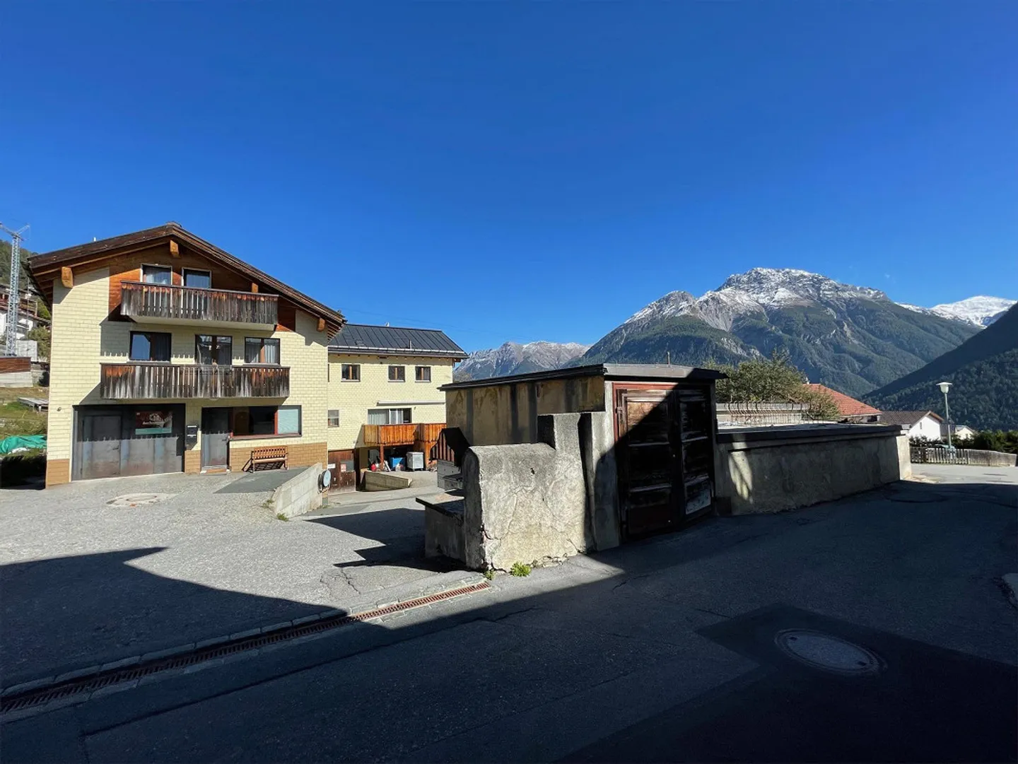 Exclusive 5.5-room apartment in Sent. Living with mountain panorama. - Photo 7 of 9