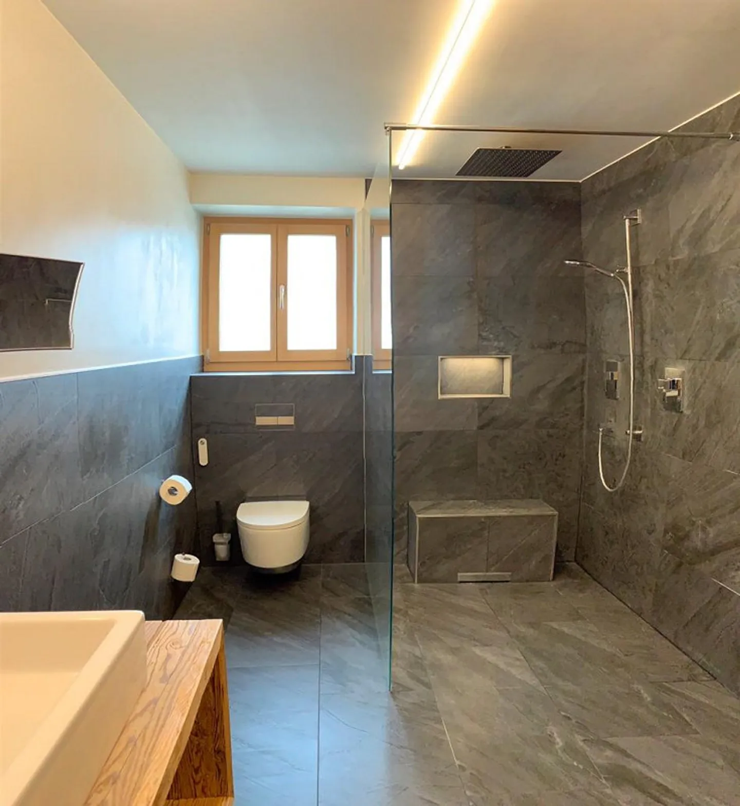 Exclusive 5.5-room apartment in Sent. Living with mountain panorama. - Photo 9 of 9