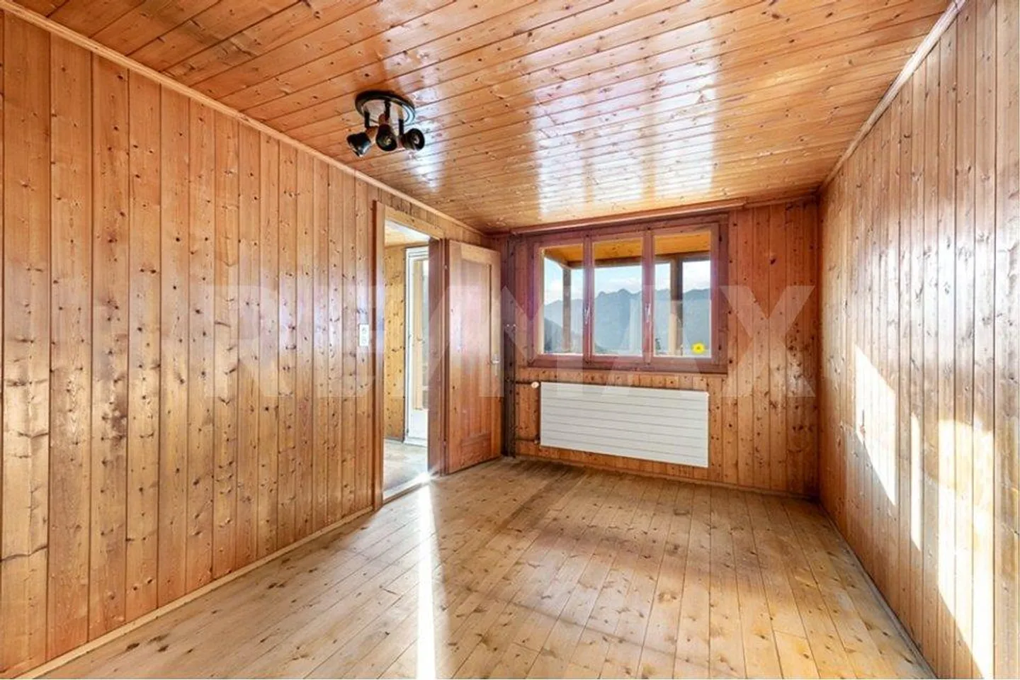 Casa unifamiliare in una bella zona residenziale - Foto 3 di 13