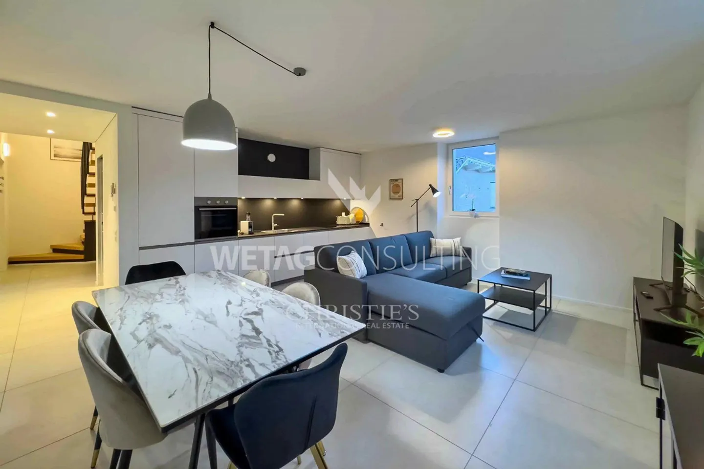 Residence with 4 apartments & 2 commercial spaces for sale in immediate... - Photo 5 of 13