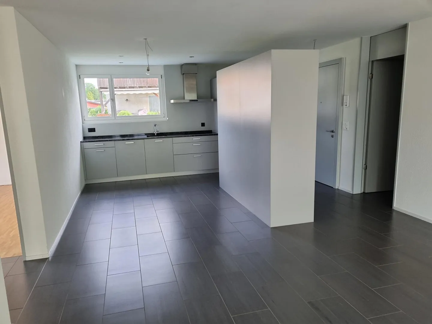 Sunny and bright 4 ½ ground floor apartment in Schöftland - Photo 7 of 10