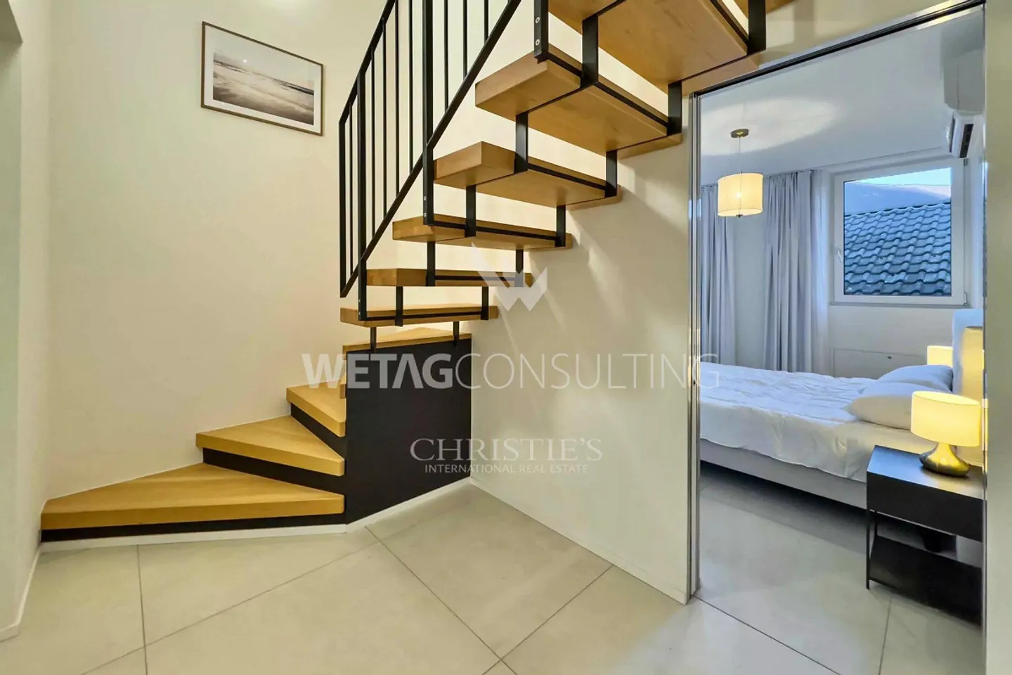 Residence with 4 apartments & 2 commercial spaces for sale in immediate... - Photo 10 of 13