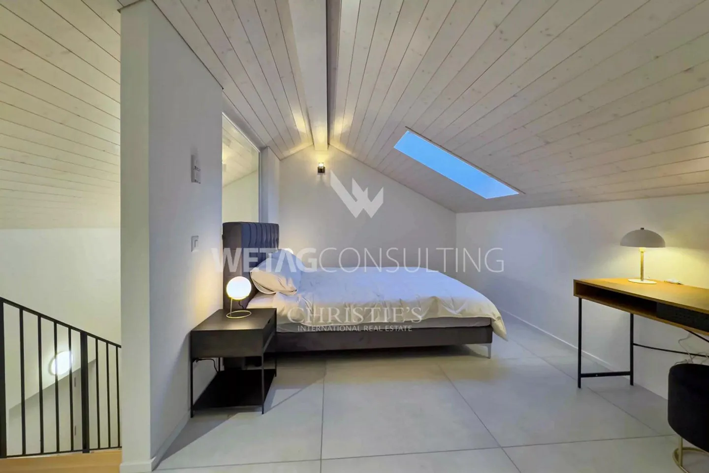 Residence with 4 apartments & 2 commercial spaces for sale in immediate... - Photo 11 of 13