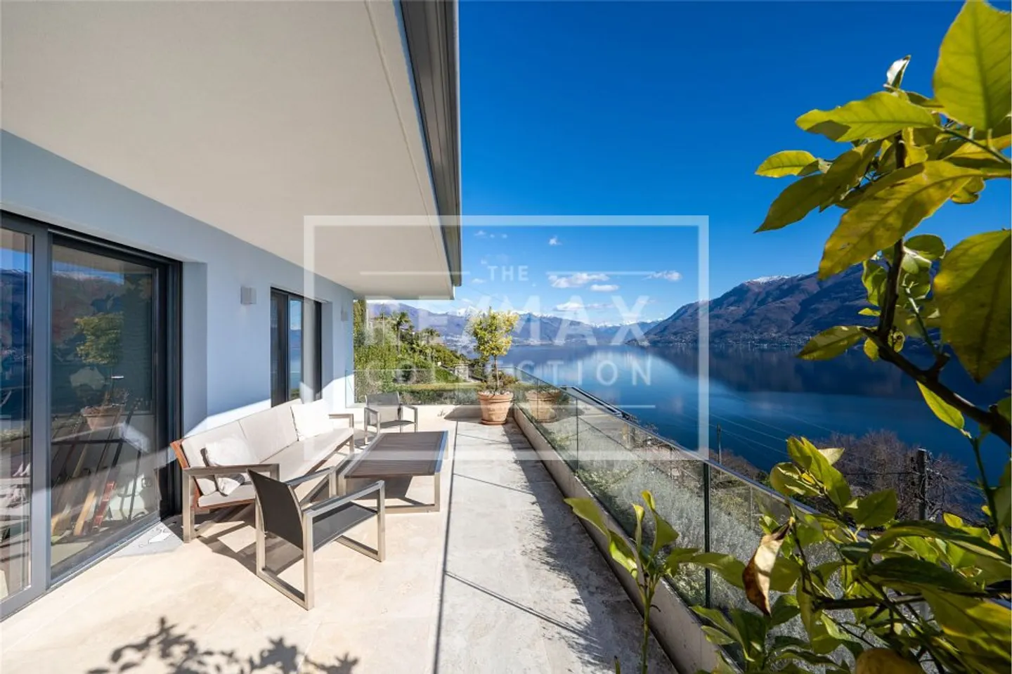 Villa di Lusso con Vista Lago - Foto 1 di 4