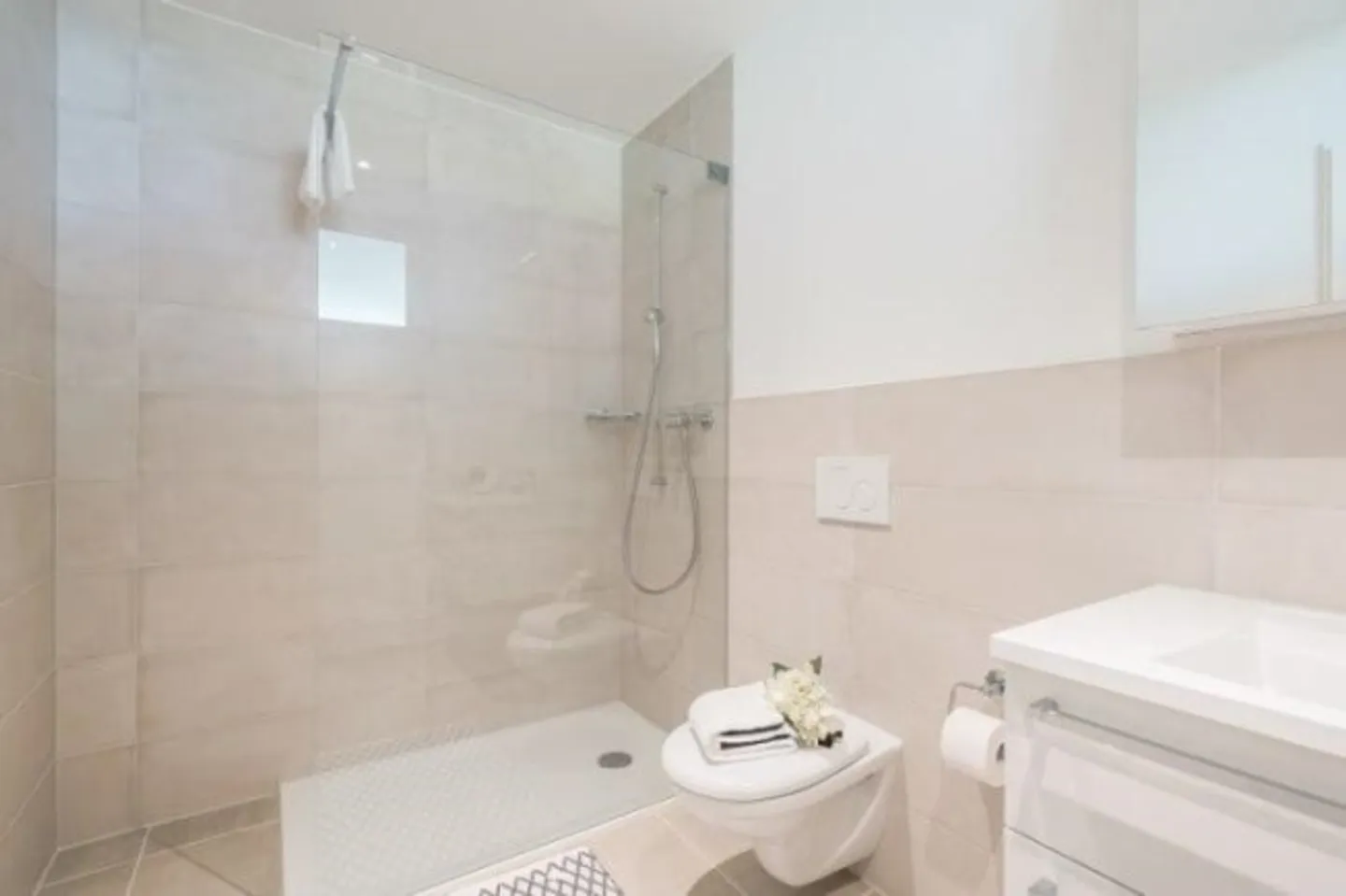 Appartements meublés, prêts à emménager immédiatement ! - Photo 2 sur 3