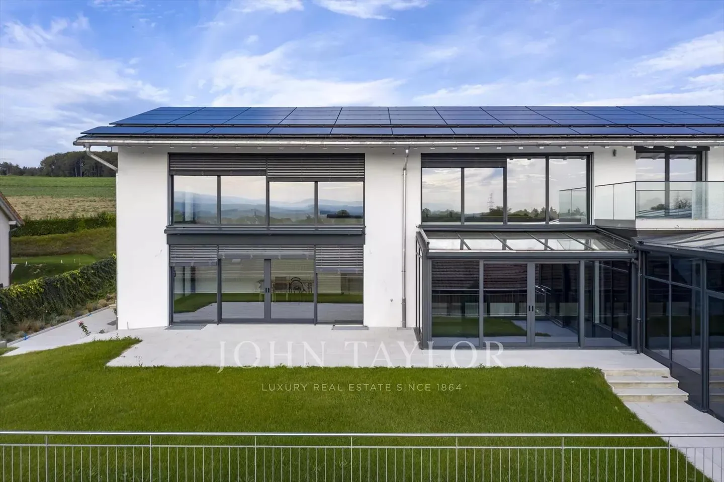 8.5-room house - Photo 2 of 10