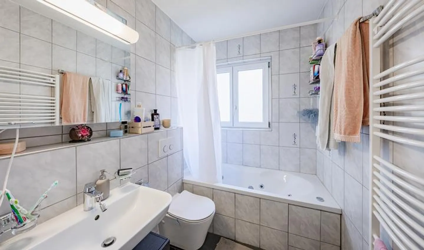 VERSATILE MULTI-FAMILY HOUSE WITH ATTRACTIVE RETURNS - Photo 6 of 8