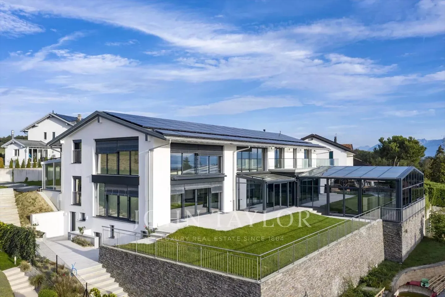 8.5-room house - Photo 3 of 10