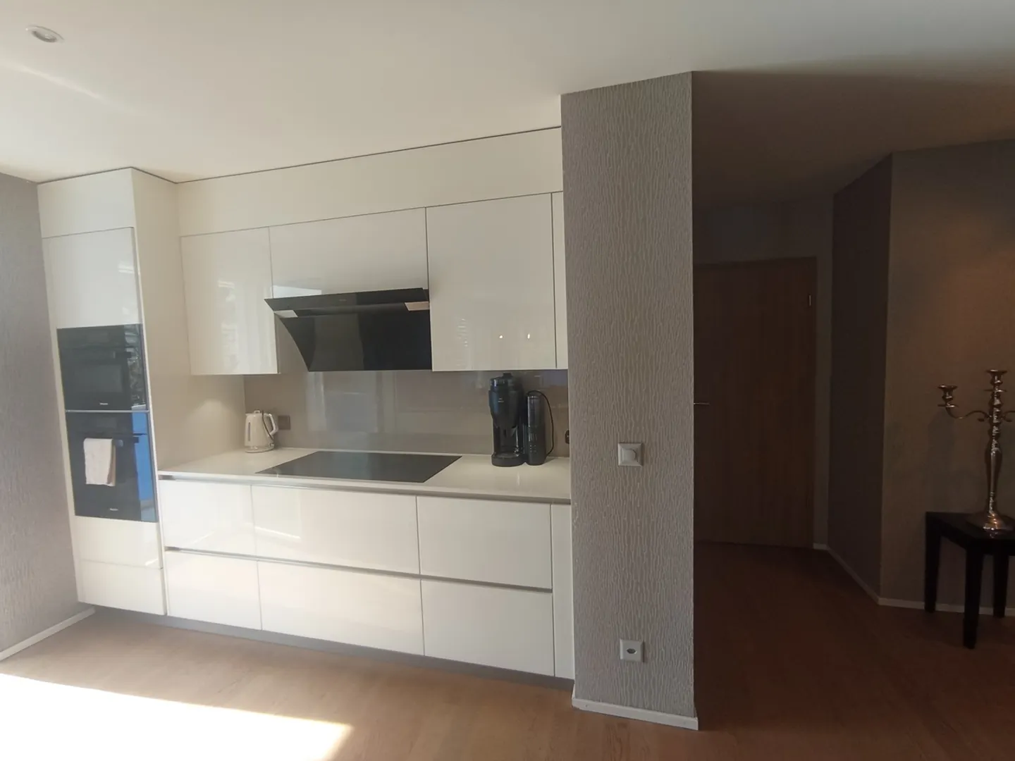 Appartement Moderne de 3 Chambres - Photo 2 sur 25
