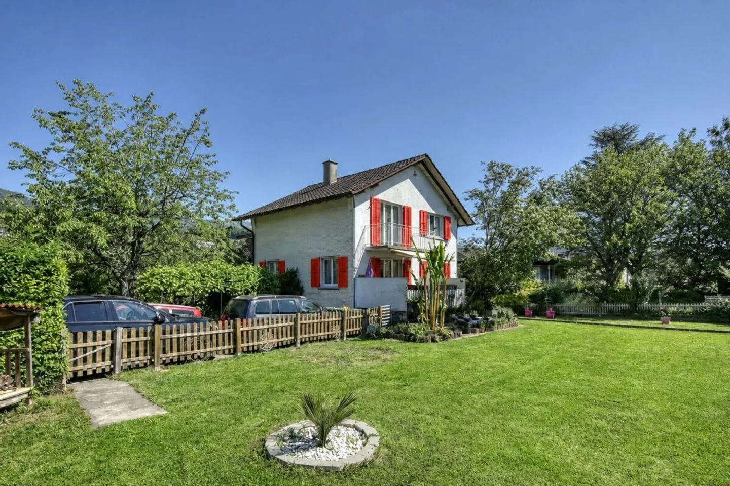 Charming Single-Family Home with Large Garden and Green View - Photo 3 of 17