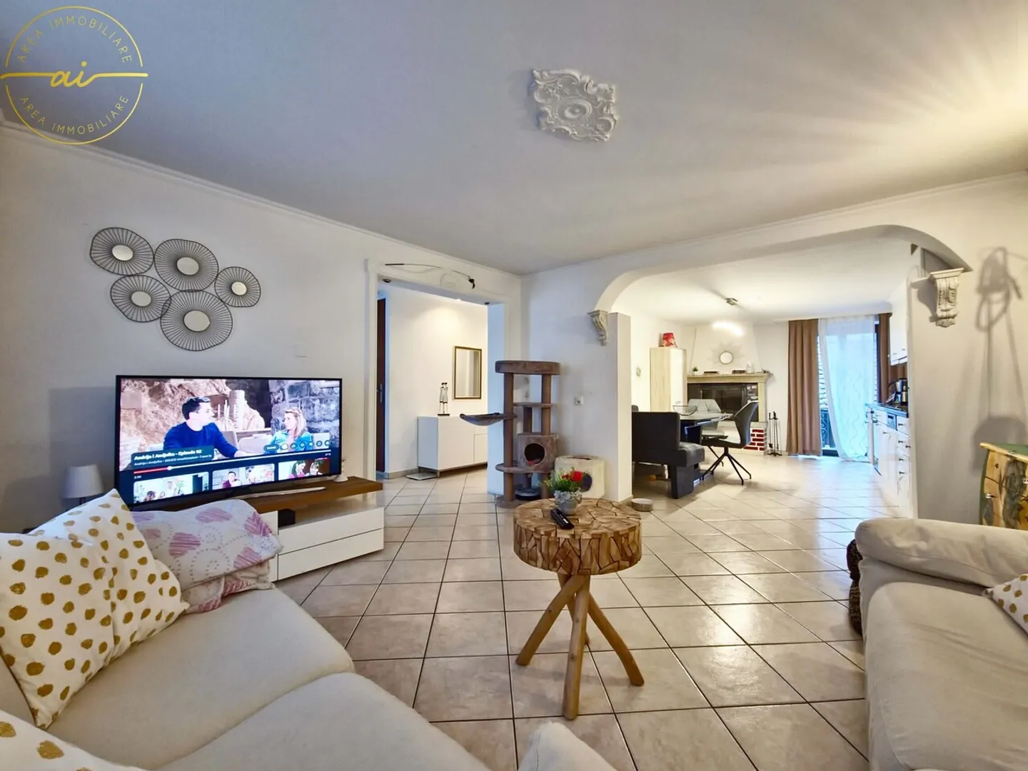 EINFAMILIENHAUS MIT PRIVATGARTEN IN MAGADINO - Foto 2 von 9