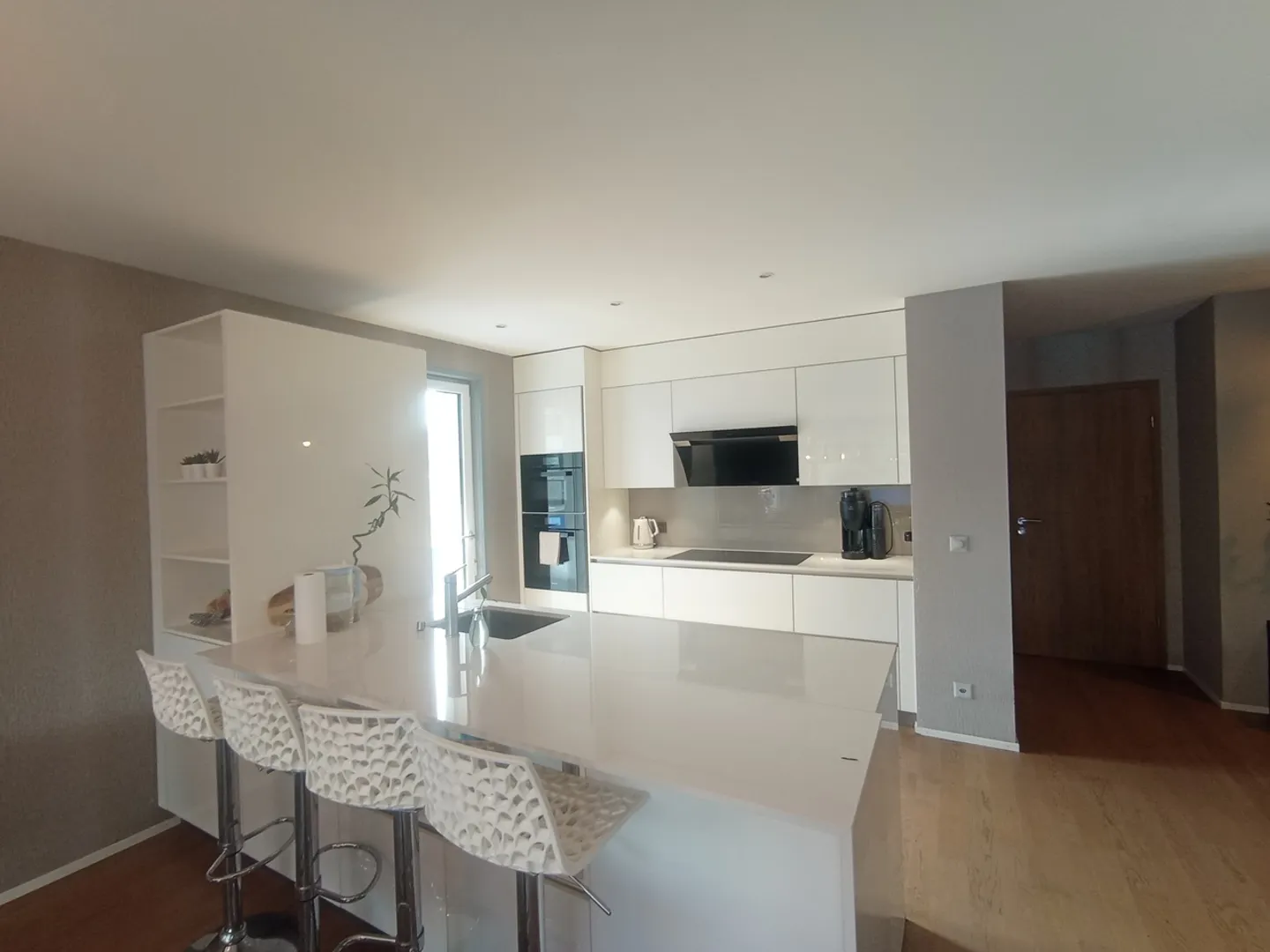 Appartement Moderne de 3 Chambres - Photo 3 sur 25