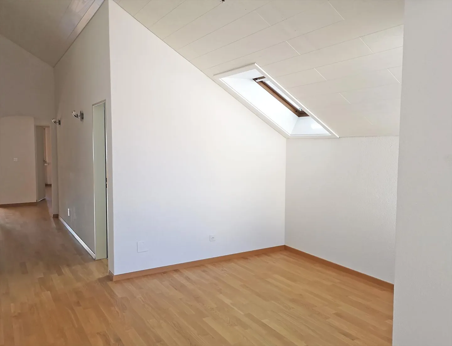 Top floor 3.5 rooms - Photo 4 of 7